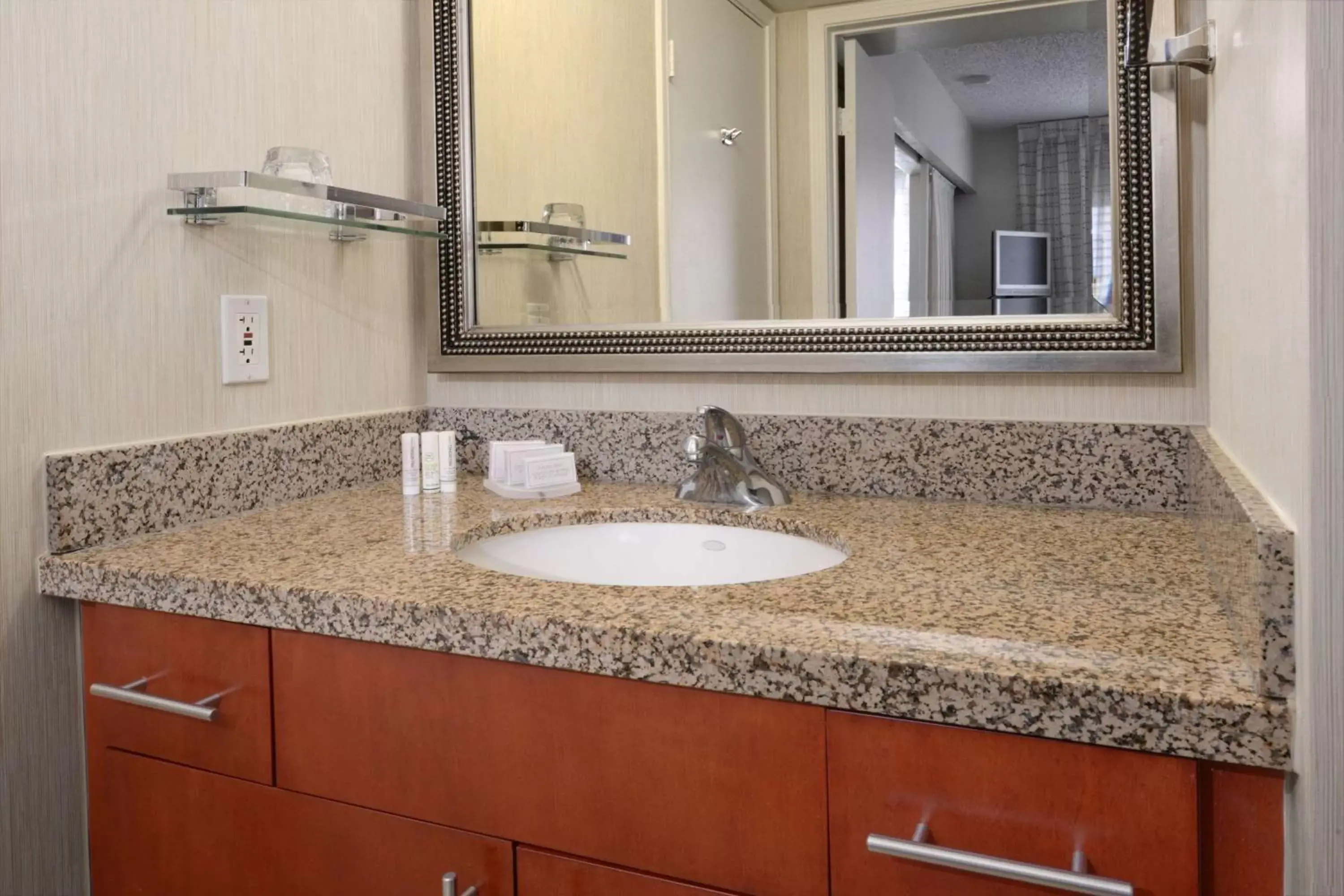 Bathroom in Sonesta ES Suites Dallas Central Expressway