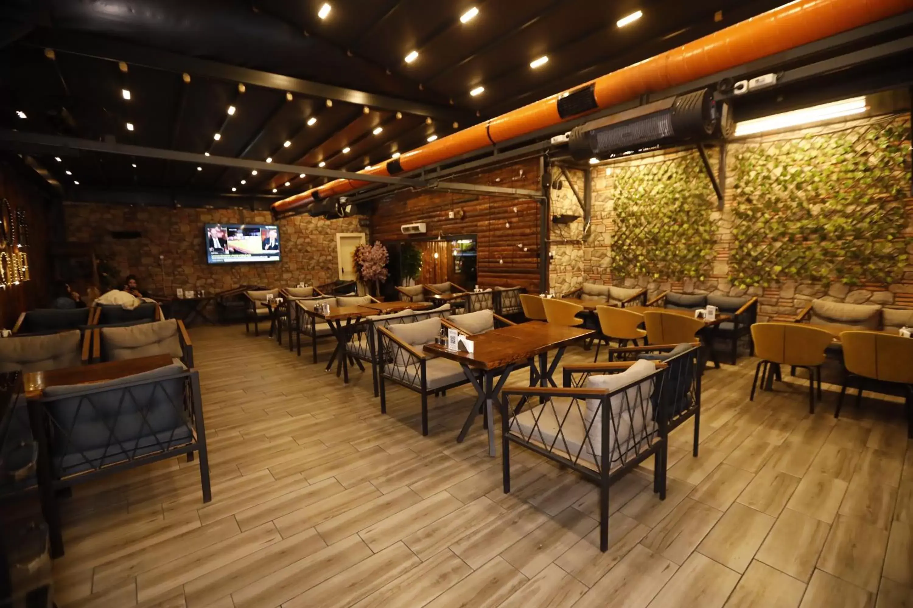 Restaurant/places to eat in The Queen Hotel Restaurant/places to eat in The Queen Hotel