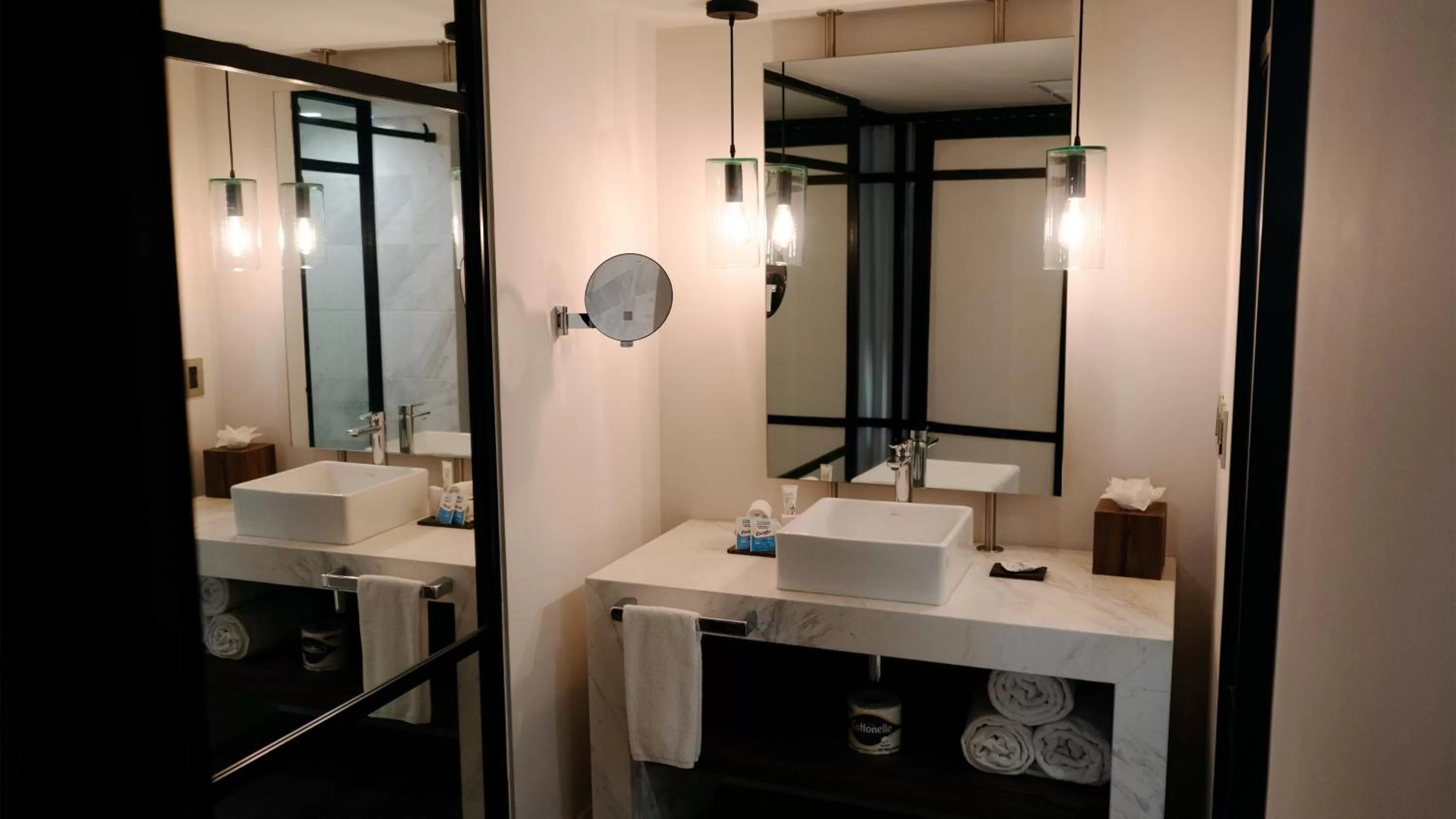 Bathroom in Hotel Indigo Guadalajara Expo by IHG