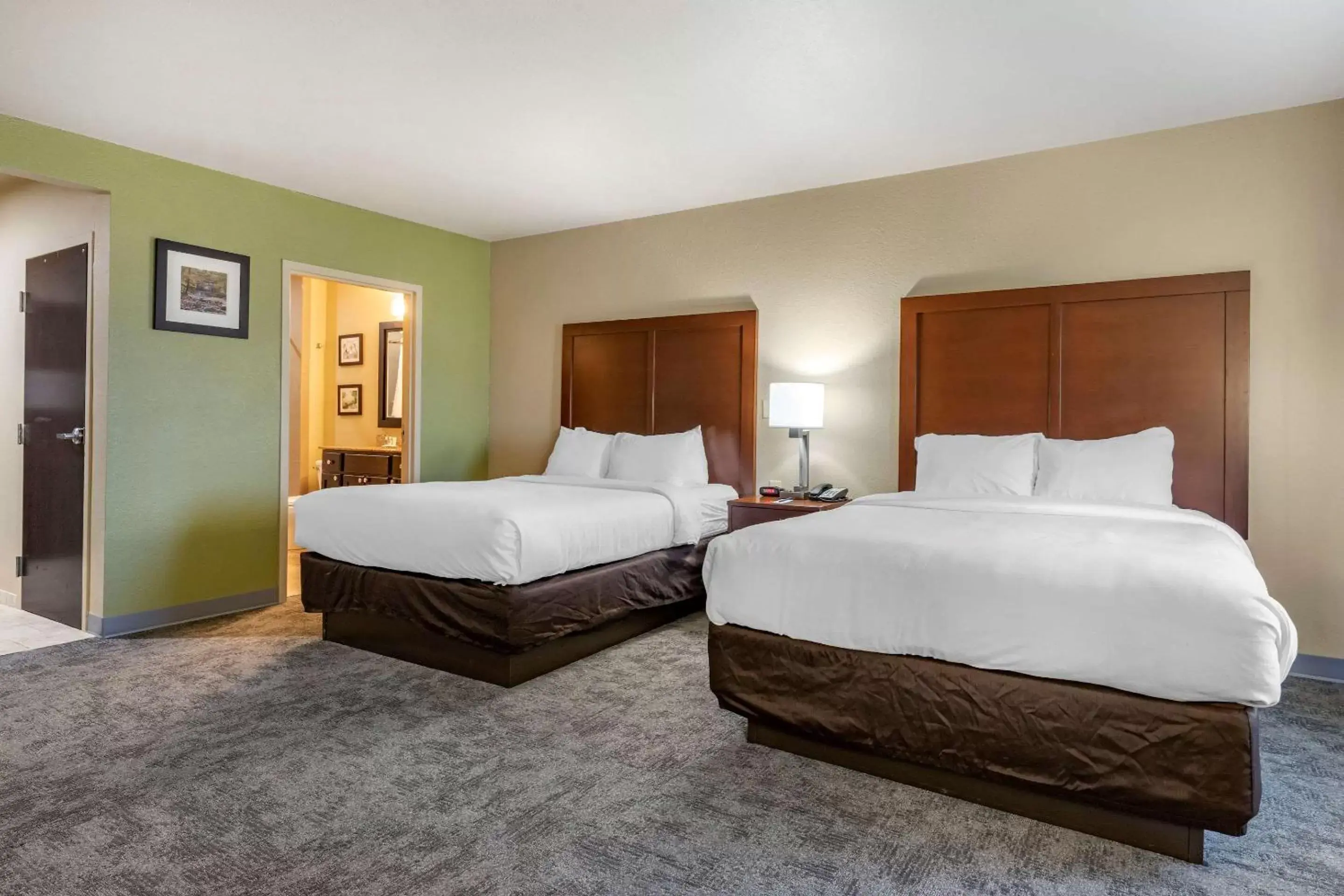 Photo of the whole room, Bed in Comfort Inn Bentonville - Crystal Bridges