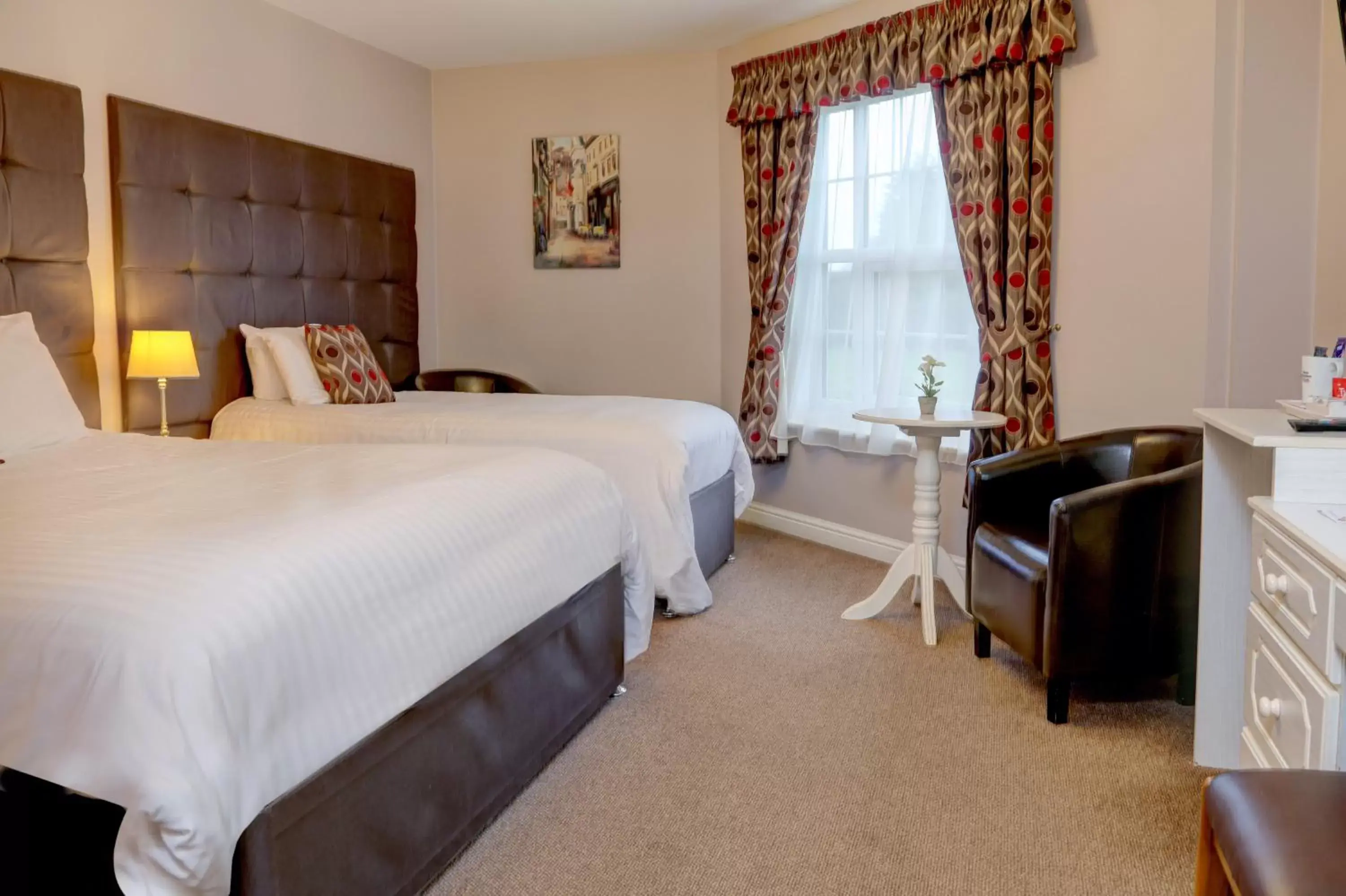 Bed in Best Western Plus Kenwick Park Hotel