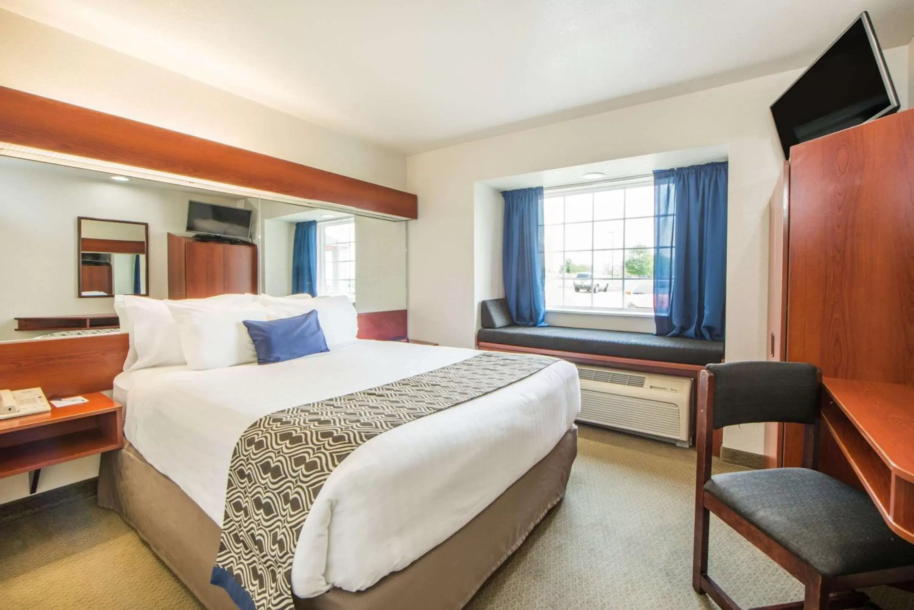 Photo of the whole room, Bed in Microtel Inn and Suites By Wyndham Miami OK Photo of the whole room, Bed in Microtel Inn and Suites By Wyndham Miami OK