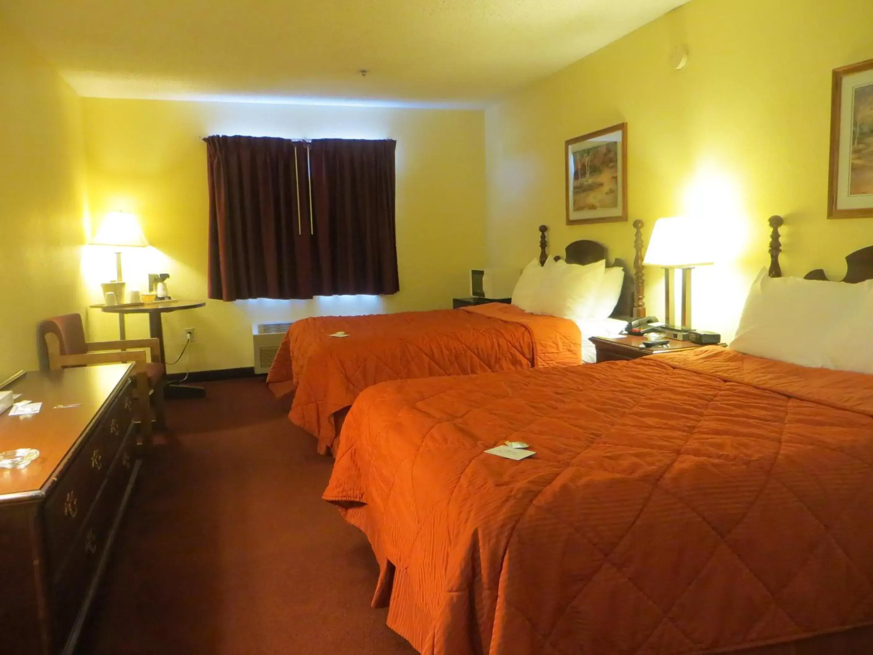 Photo of the whole room, Bed in Days Inn by Wyndham Jackson