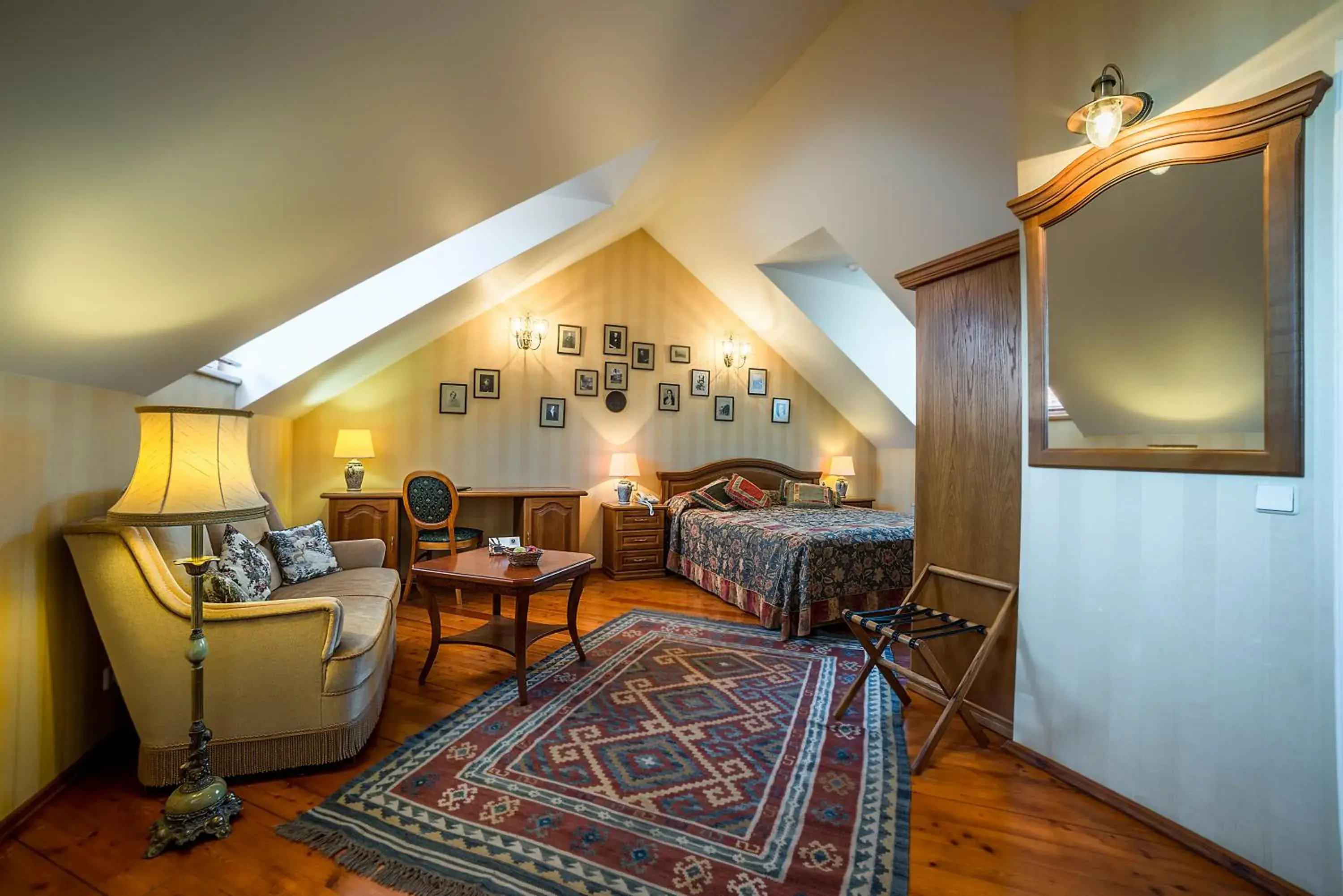 Photo of the whole room, Seating Area in Shakespeare Boutique Hotel