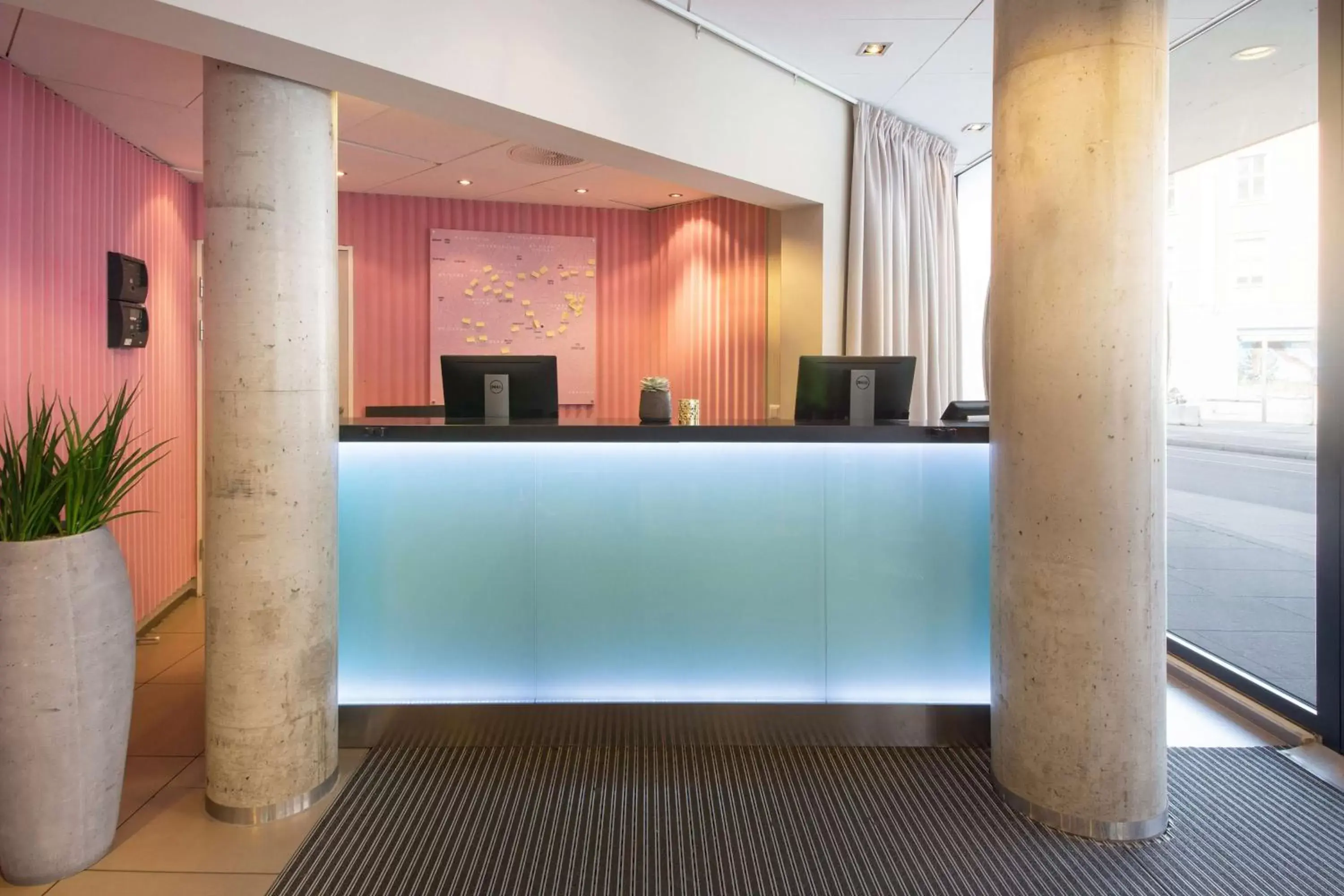 Lobby or reception in Scandic Grensen