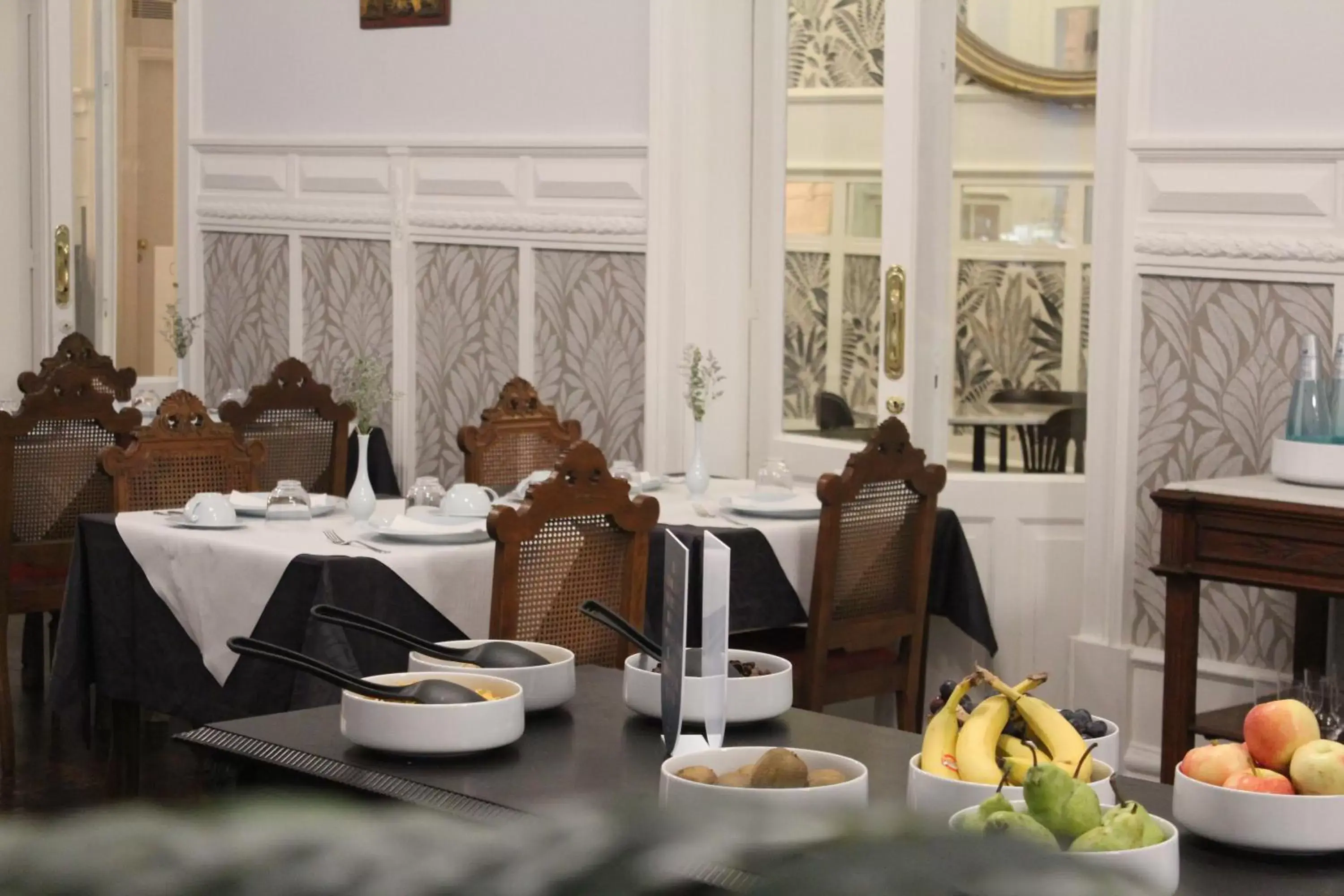 Continental breakfast, Restaurant/Places to Eat in GRANDE HOTEL PARIS by STAY HOTELS