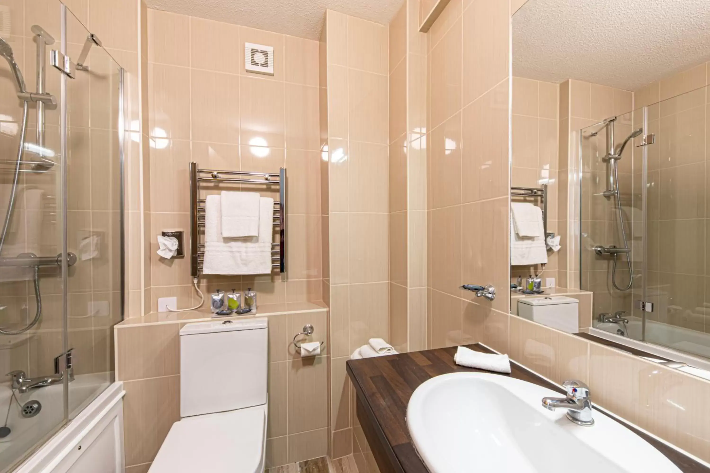 Bathroom in Ballina Manor Hotel