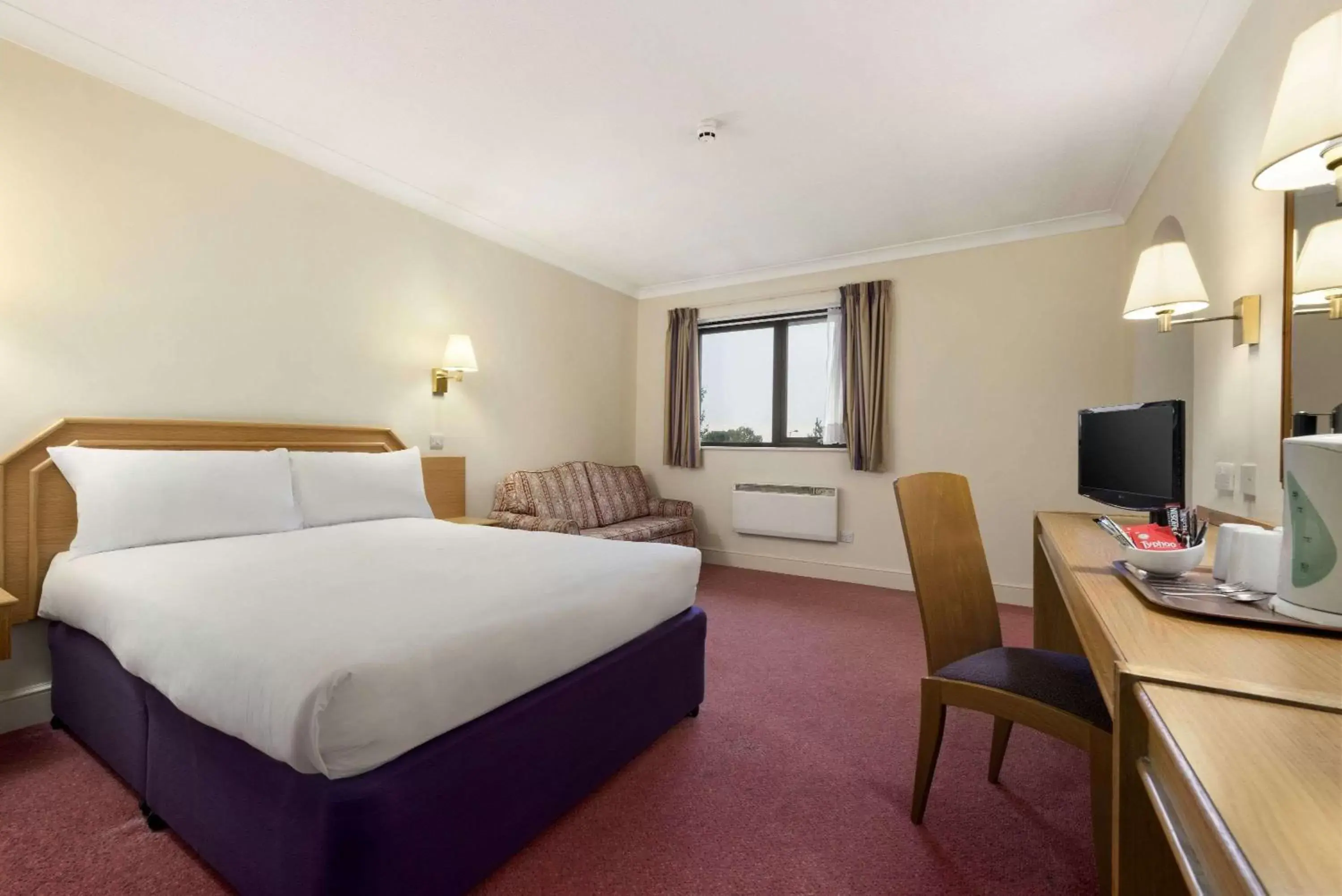 Photo of the whole room, Bed in Days Inn Stafford