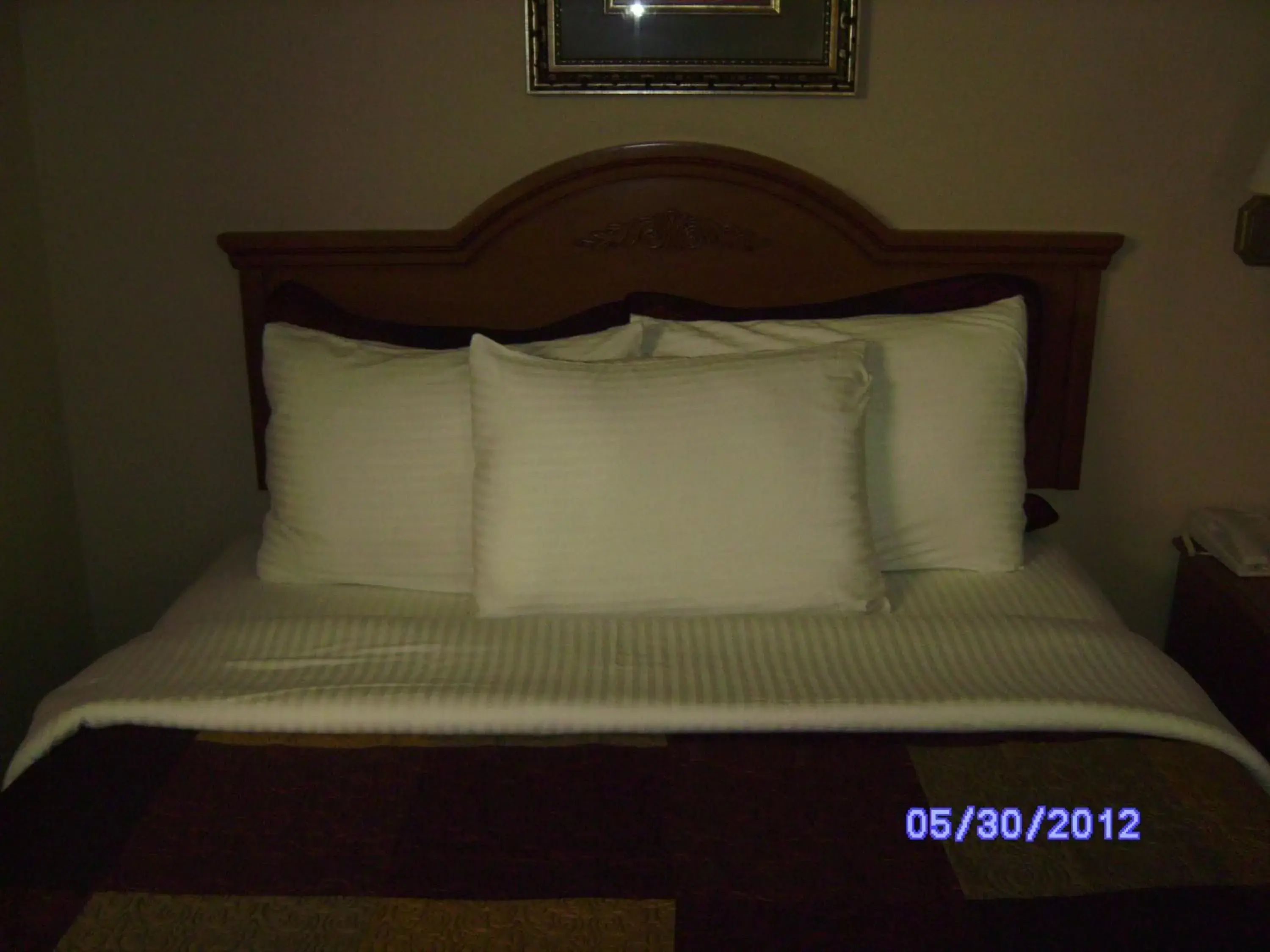 Bed in All American Inn & Suites Branson