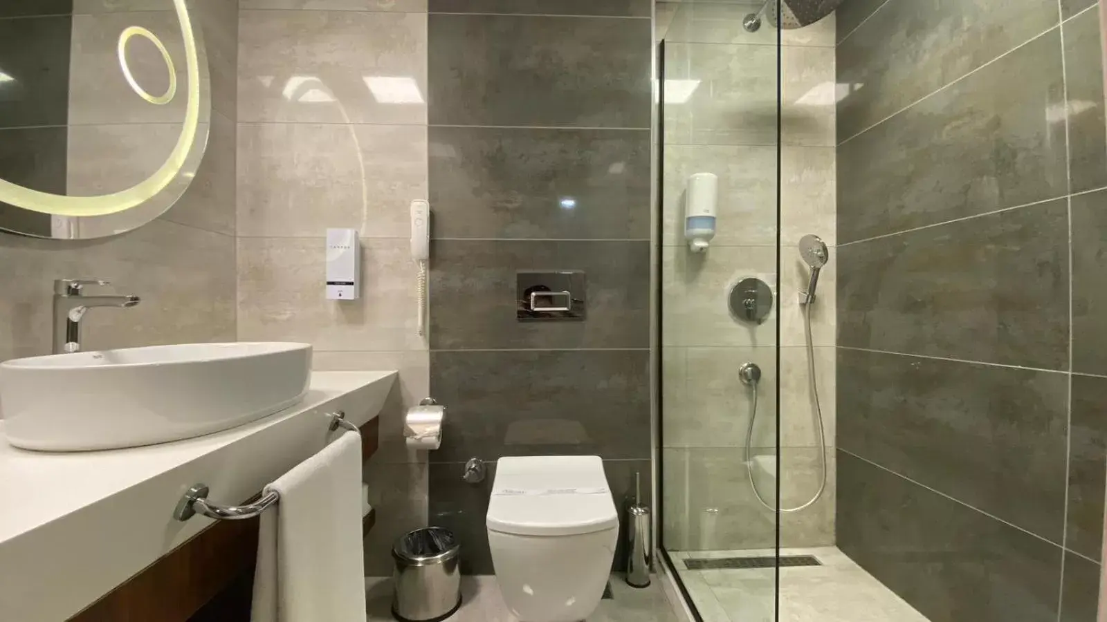 Shower, Bathroom in Best Western Plus Khan Hotel