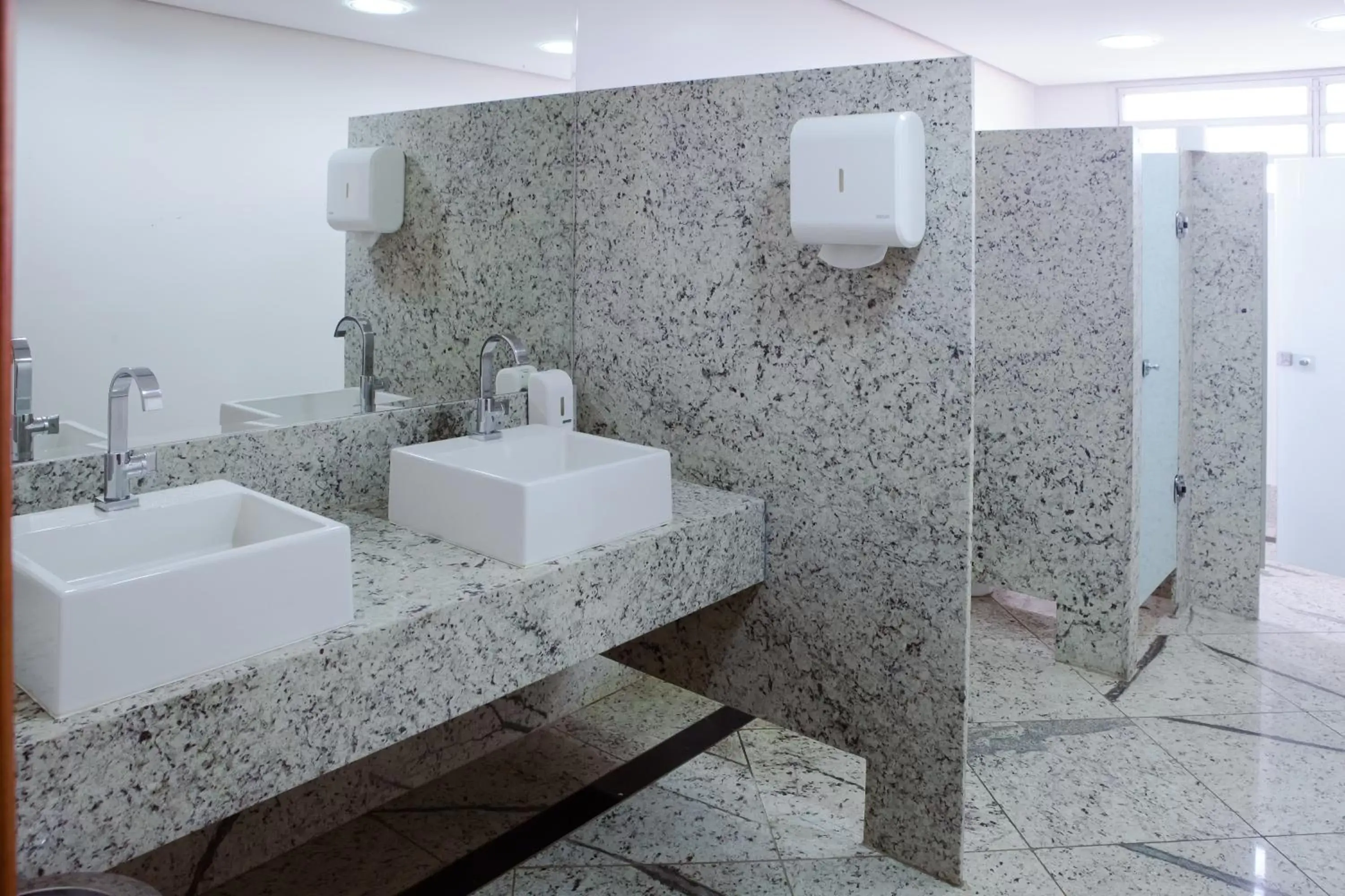 Bathroom in JVA Fenix Hotel