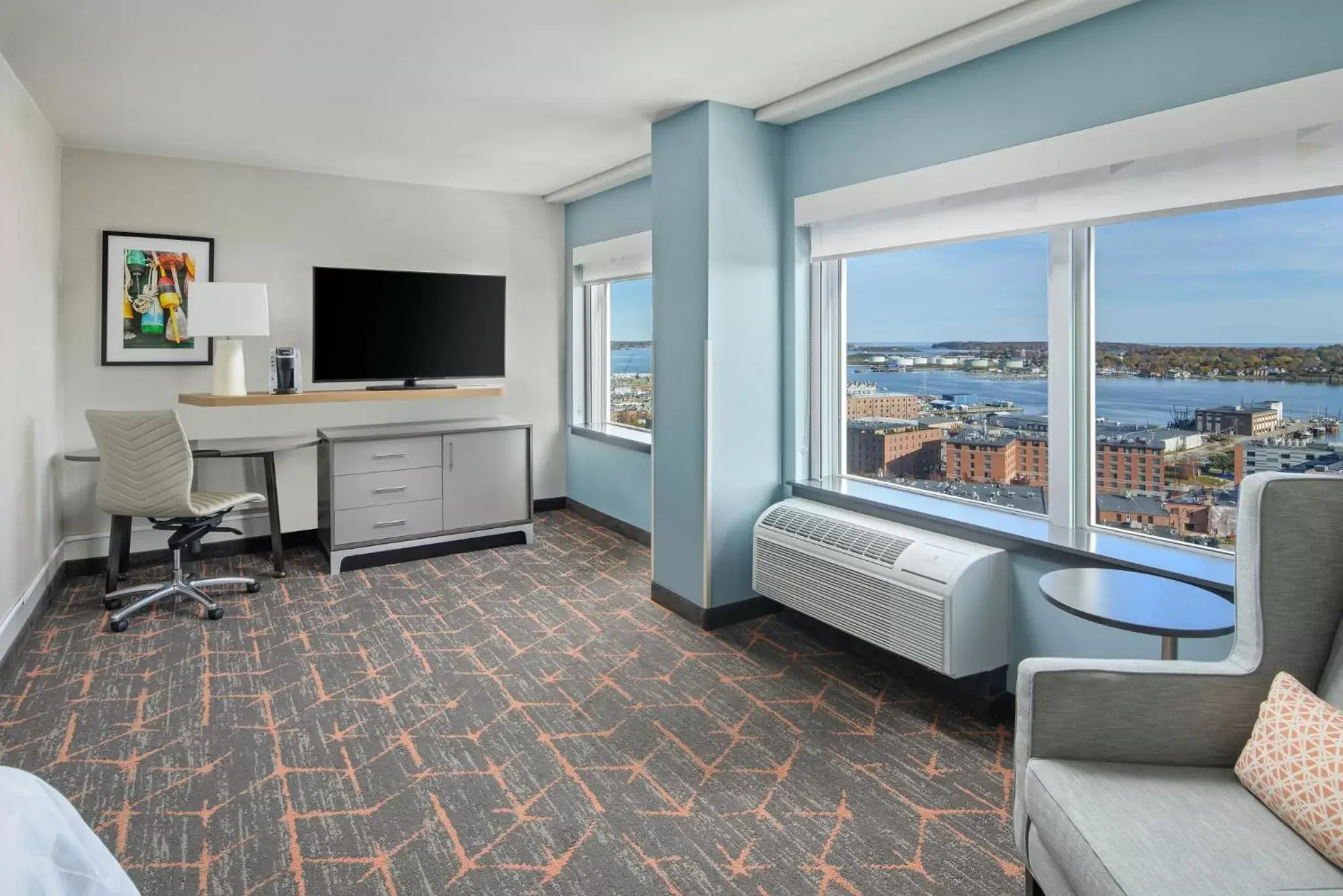 Photo of the whole room in Holiday Inn Portland-By the Bay, an IHG Hotel