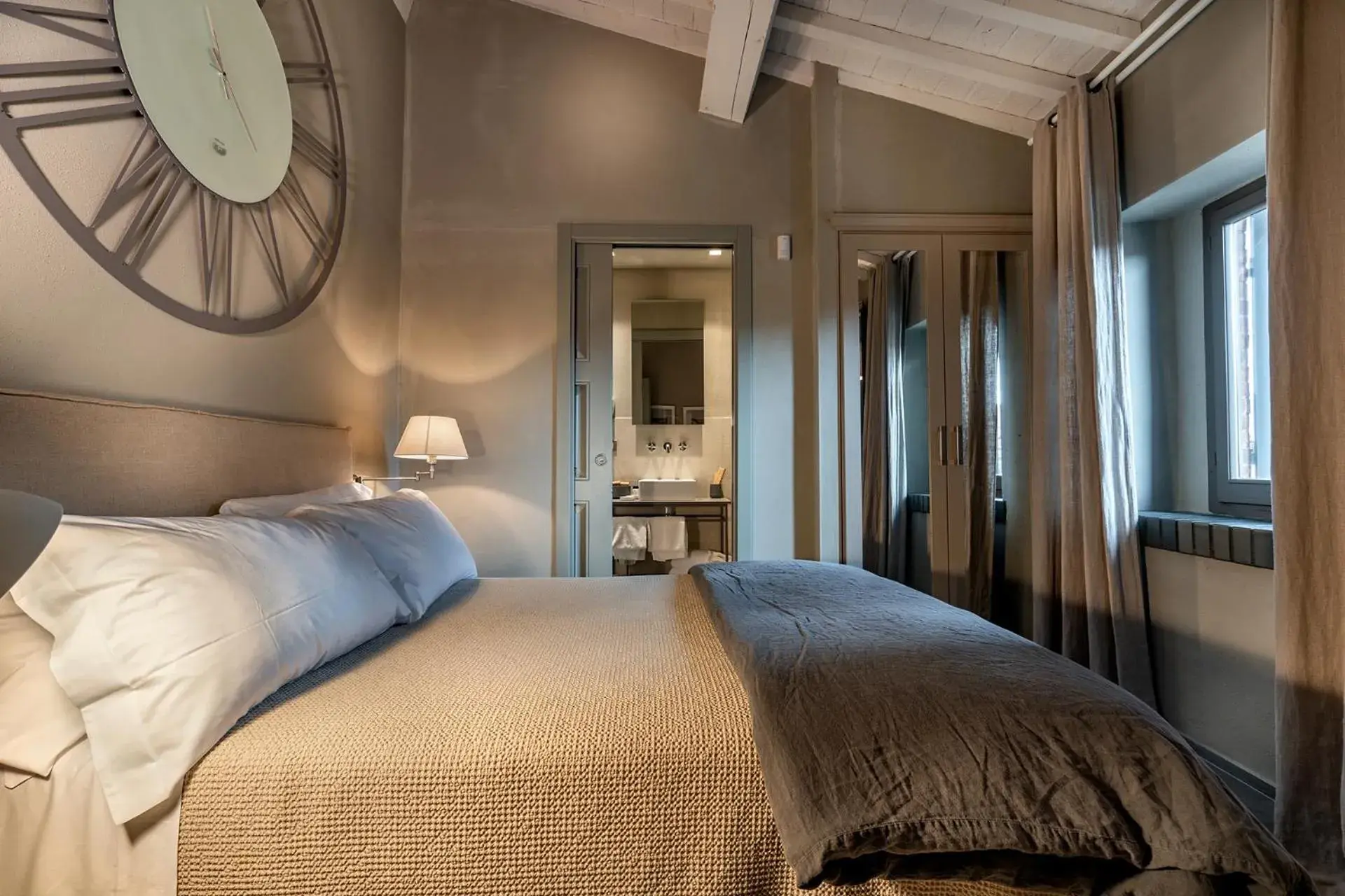 Bed in Villa Sassolini Country Boutique Hotel