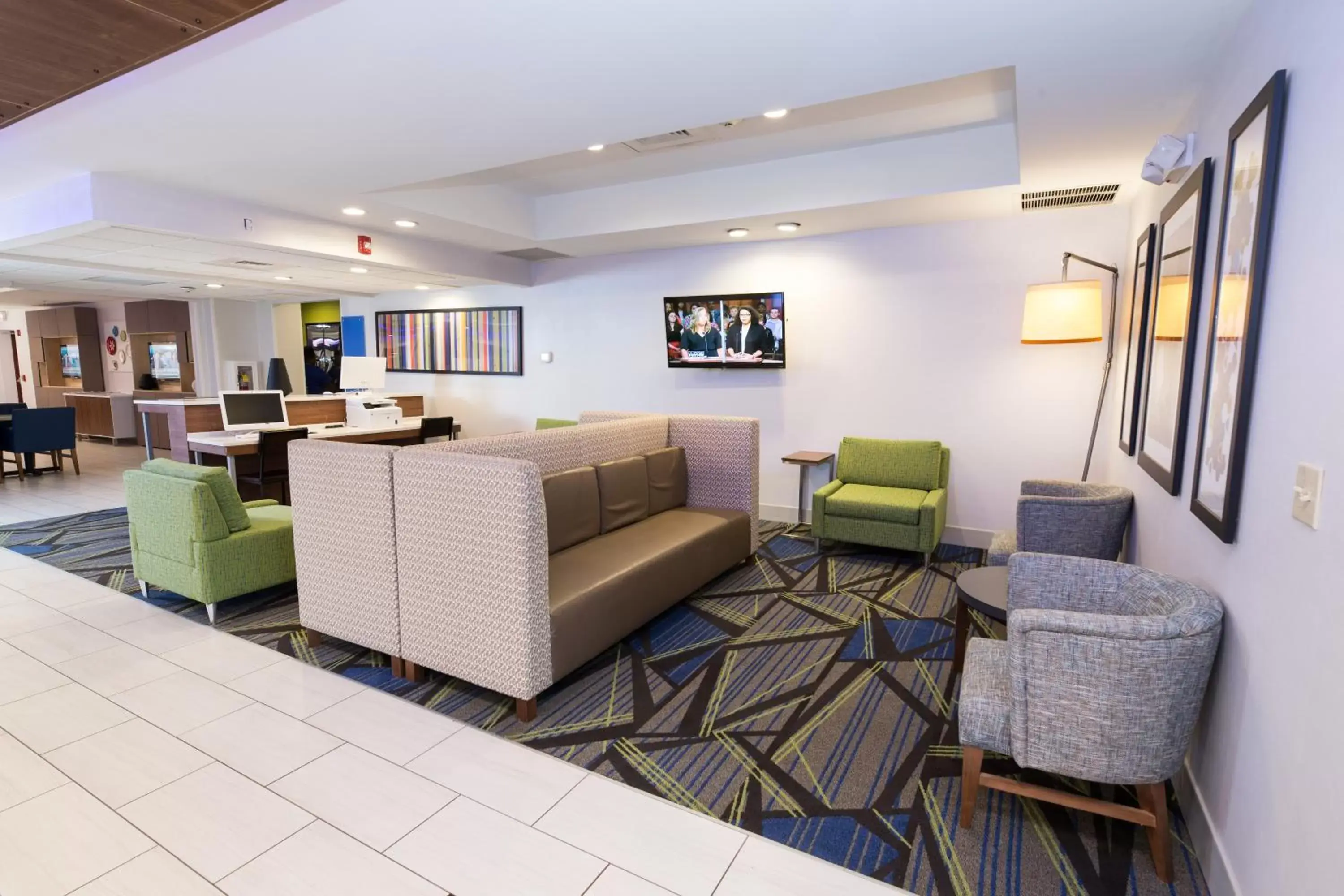 Seating Area in Holiday Inn Express Hotel & Suites Clinton, an IHG Hotel