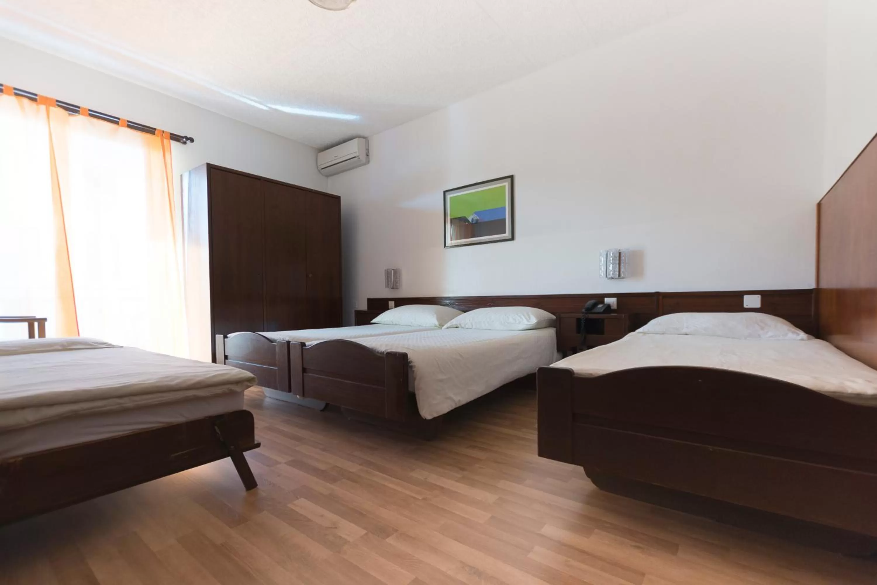 Shower, Bed in HB Lugano Center