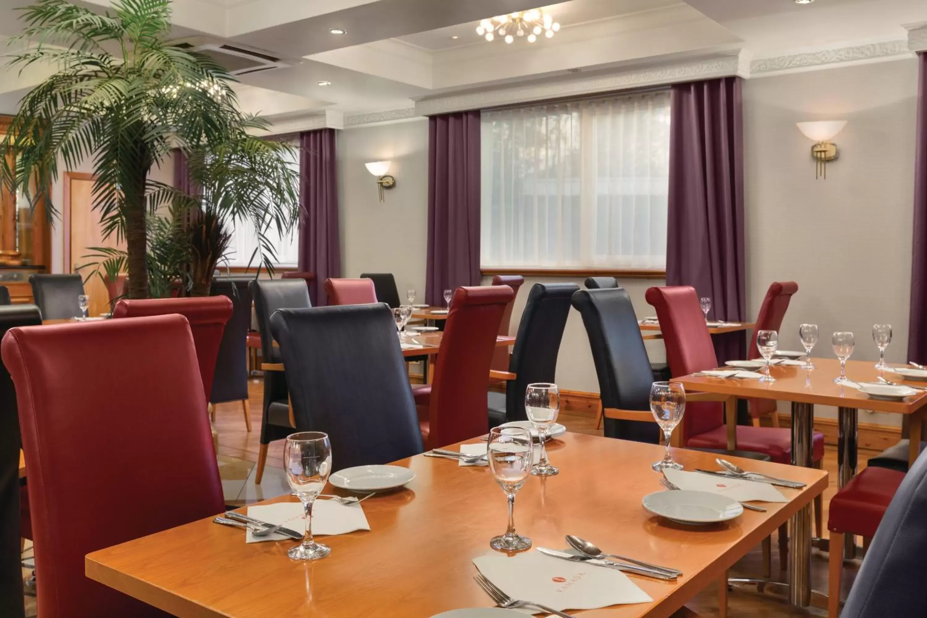 Restaurant/places to eat in Savera Hotel South Ruislip