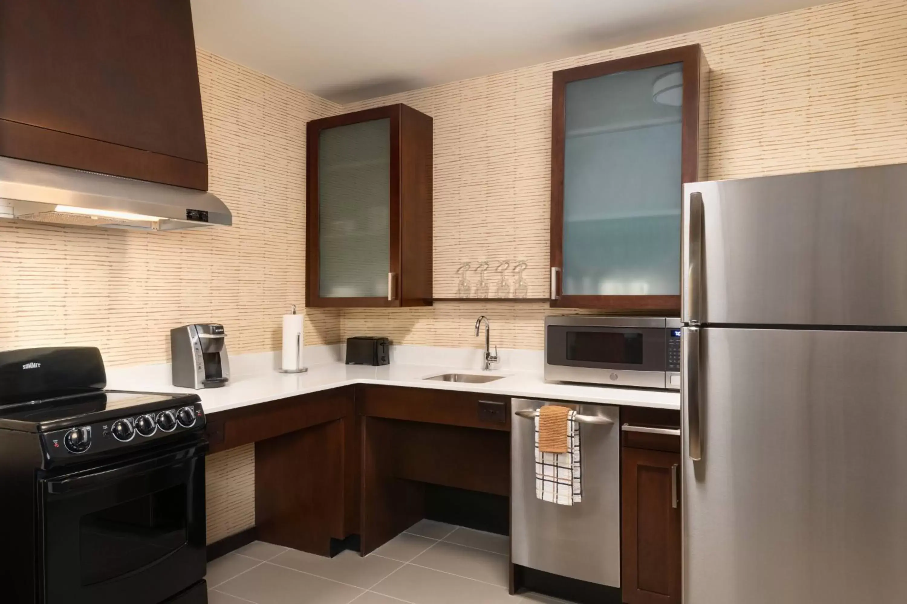 Bedroom, Kitchen/Kitchenette in Residence Inn by Marriott Spartanburg Westgate