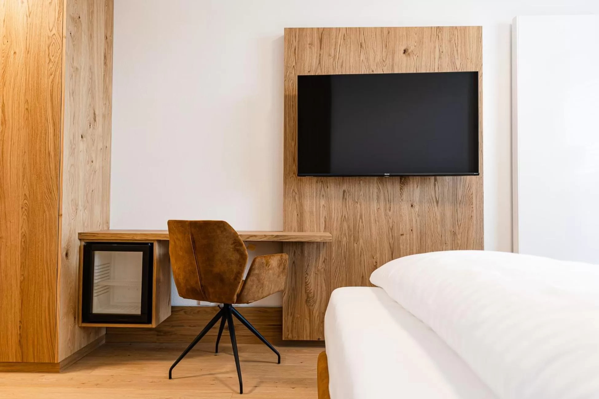 TV and multimedia, Bed in Boardinghouse Plattling