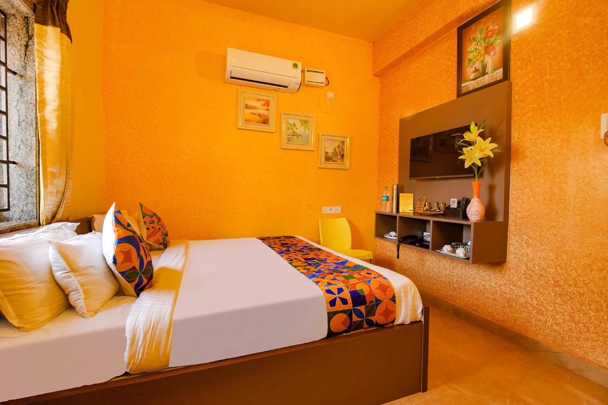 Bed in FabHotel Vijaylakshmi Stay Inn - Nr Chennai International Airport