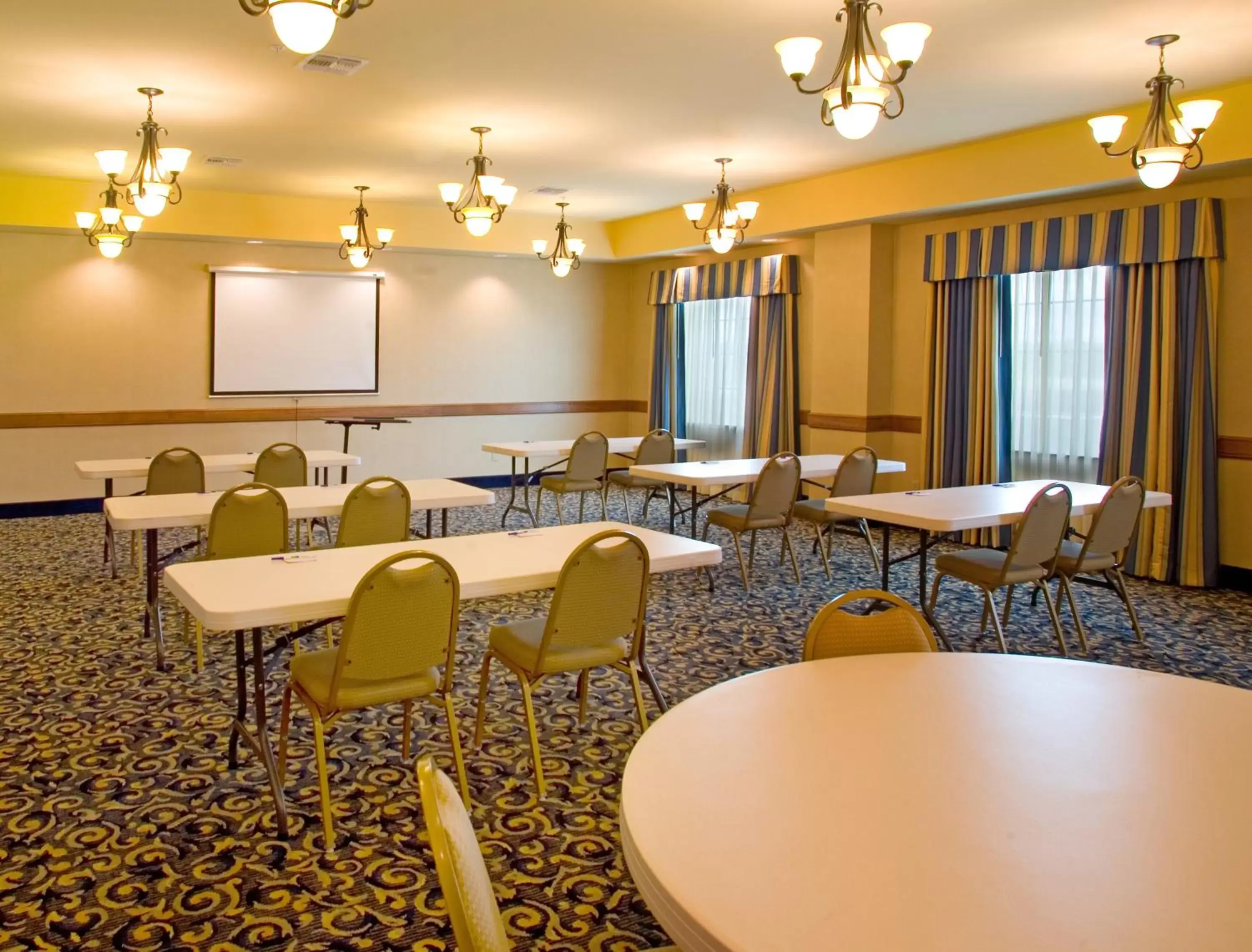 Meeting/conference room in Holiday Inn Express & Suites - Jourdanton-Pleasanton, an IHG Hotel