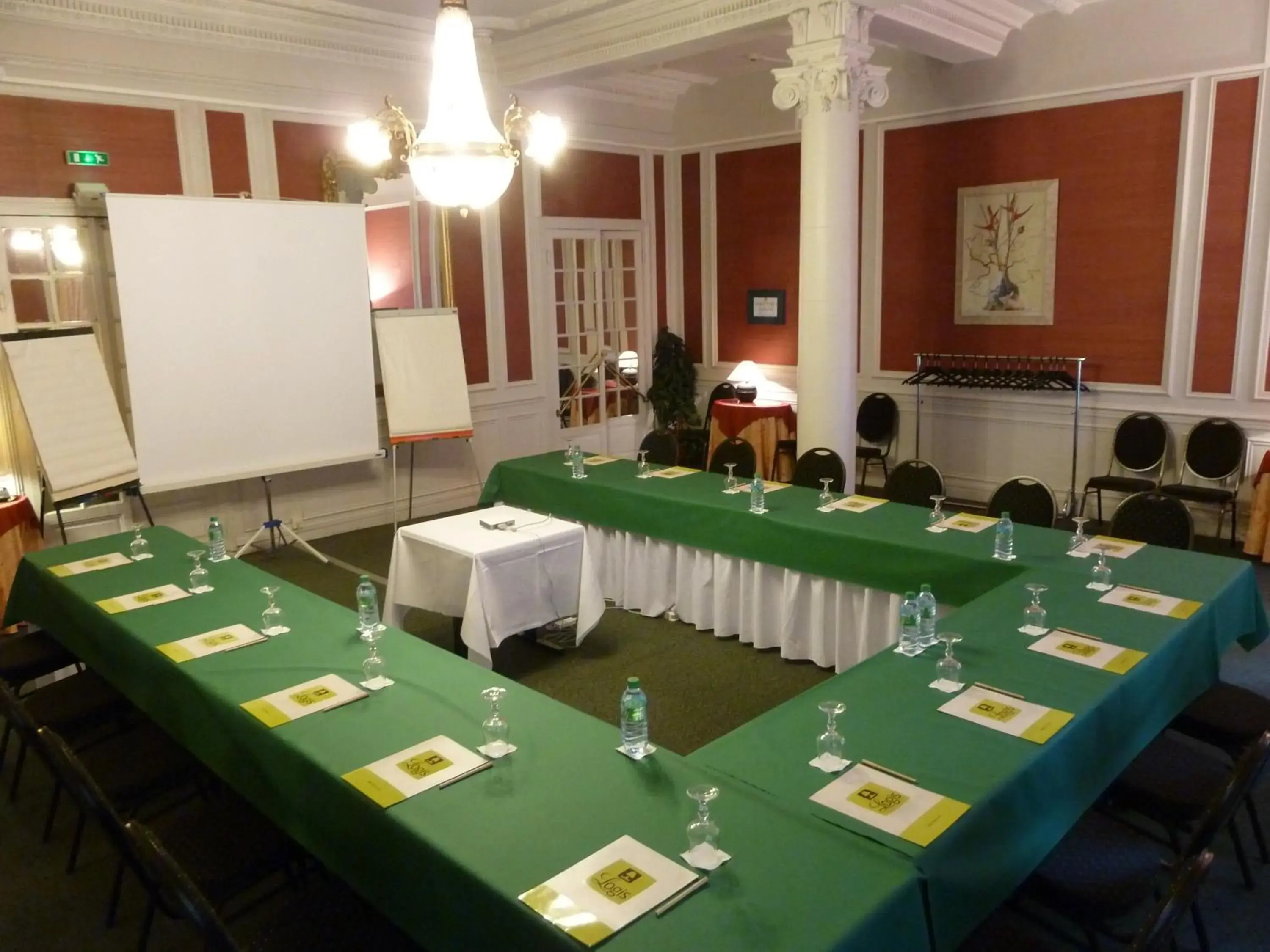 Banquet/Function facilities in Logis Le Midland