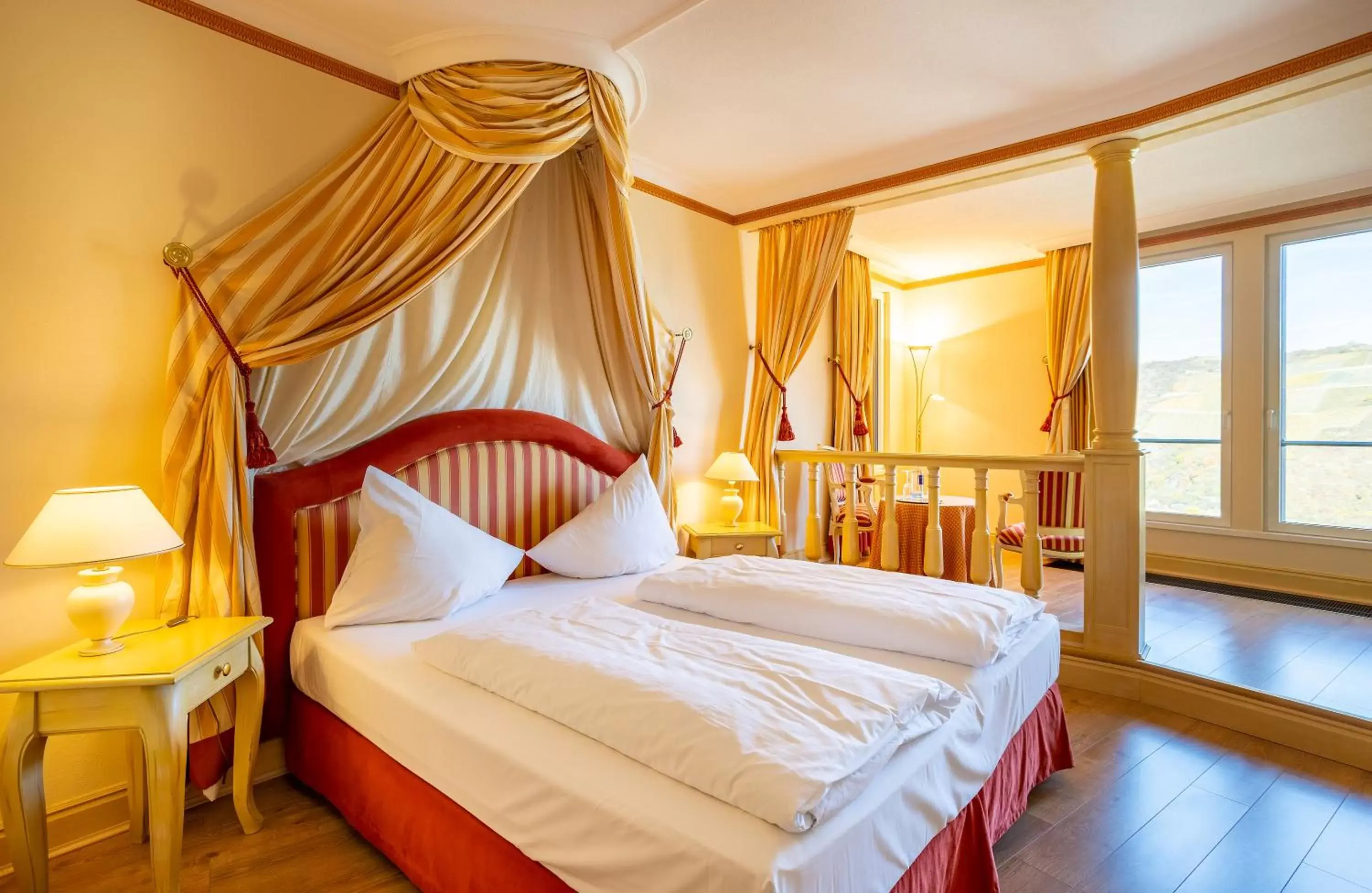 Bed in Hotel Schloss Rheinfels