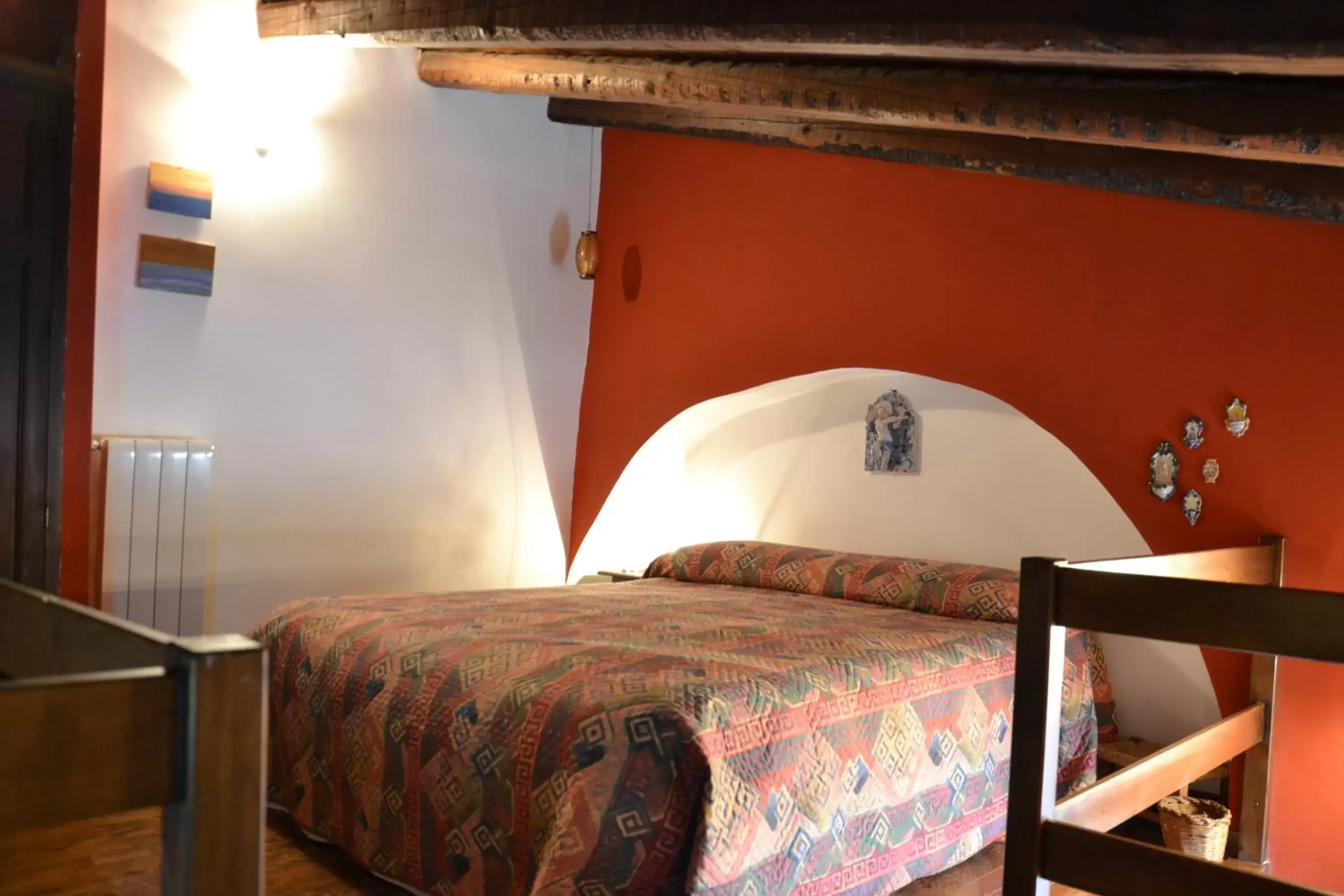 Photo of the whole room, Bed in La Casa del Pittore di Petralia