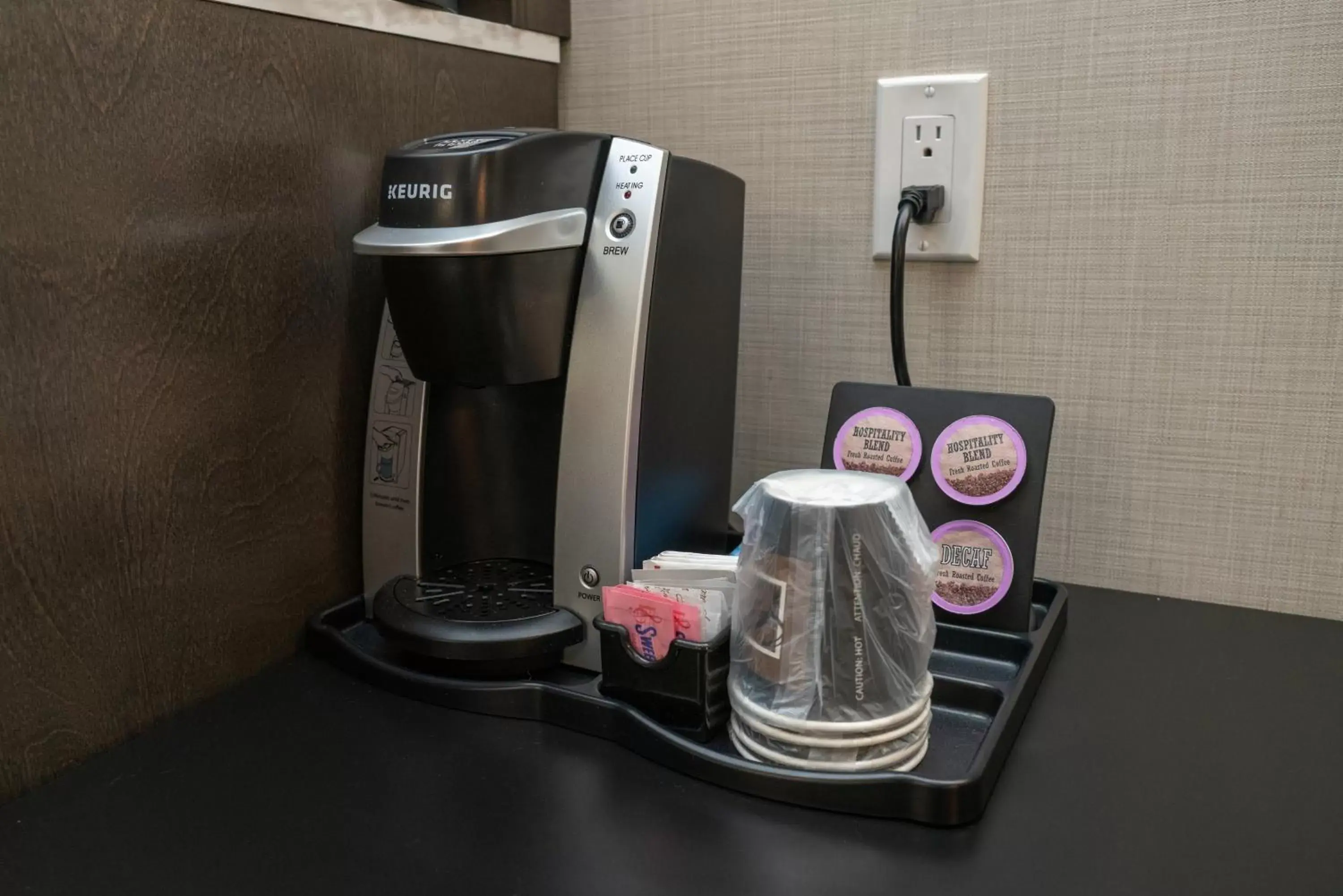 Coffee/tea facilities in Red Carpet Inn