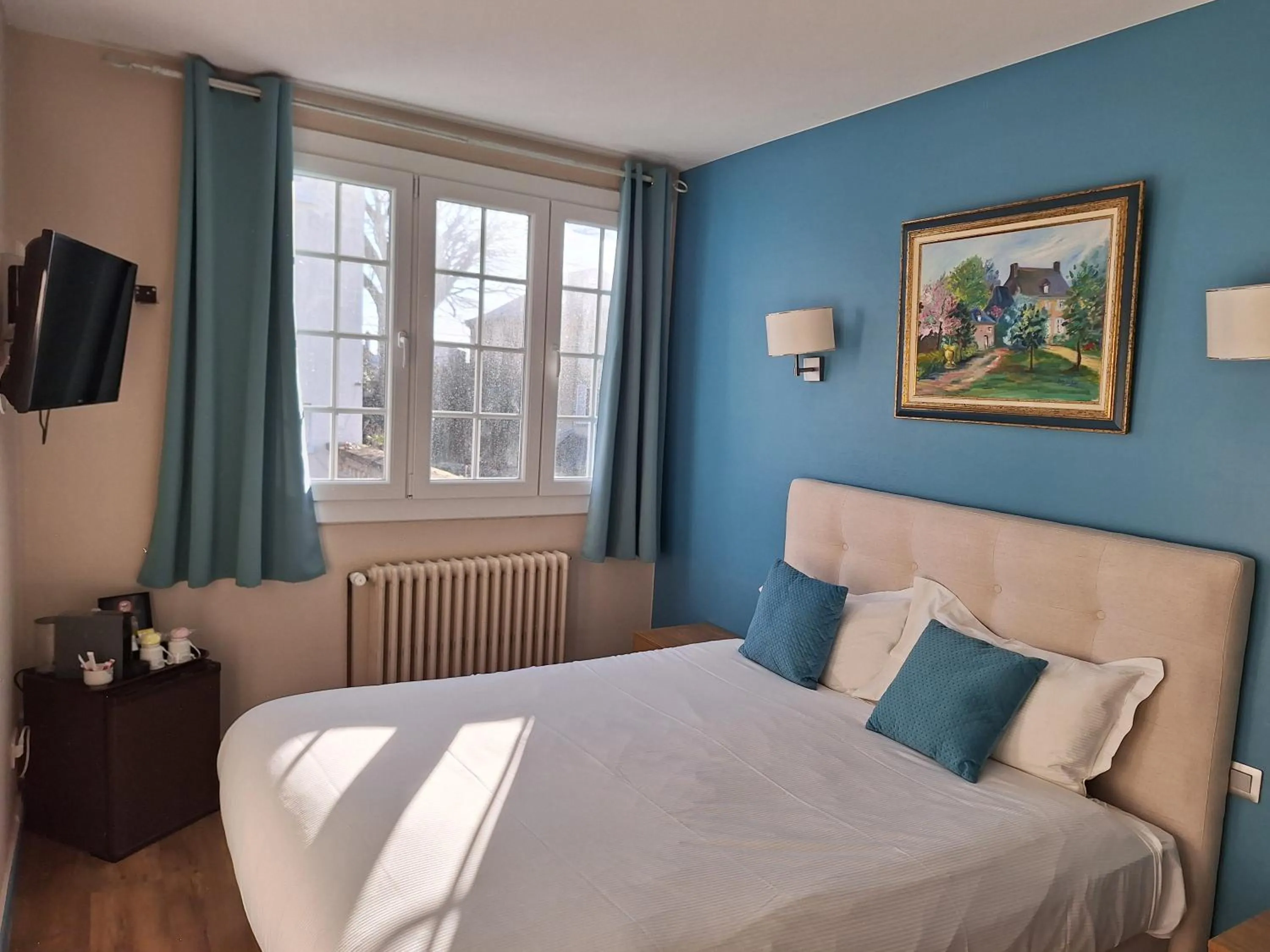 Photo of the whole room, Bed in Hotel de Charme La Bonne Adresse - Logis hotels