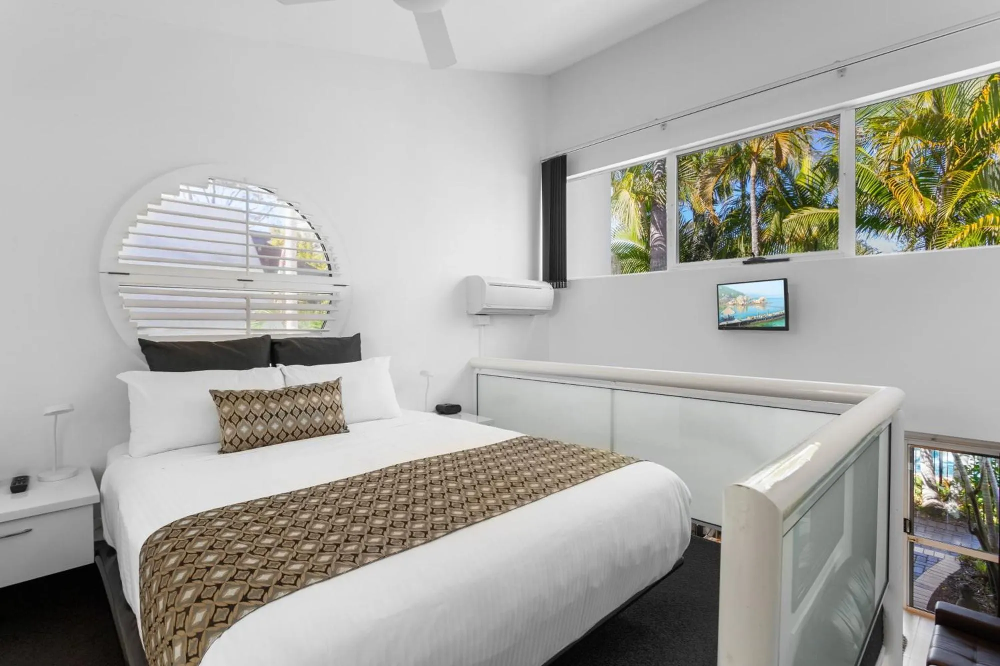 Bedroom, Bed in Caribbean Noosa