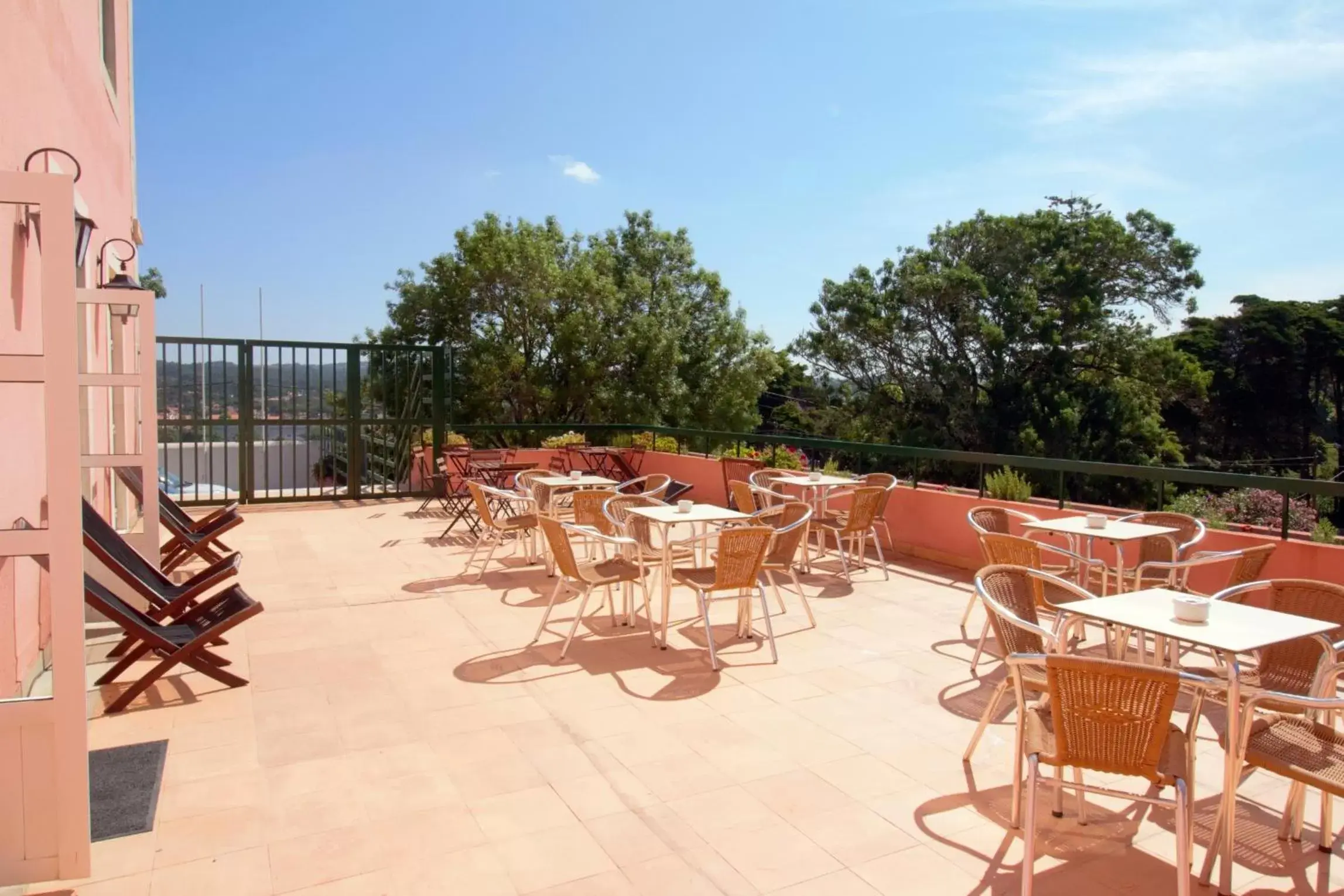 Balcony/Terrace, Restaurant/Places to Eat in WOT Sintra Sarrazola