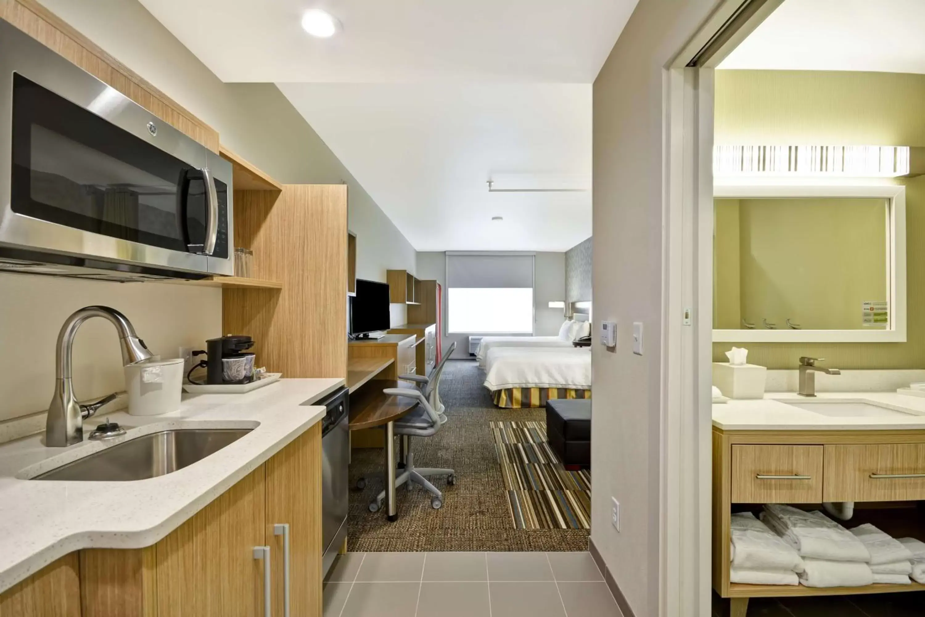Bedroom, Kitchen/Kitchenette in Home2 Suites by Hilton Dallas Downtown at Baylor Scott & White