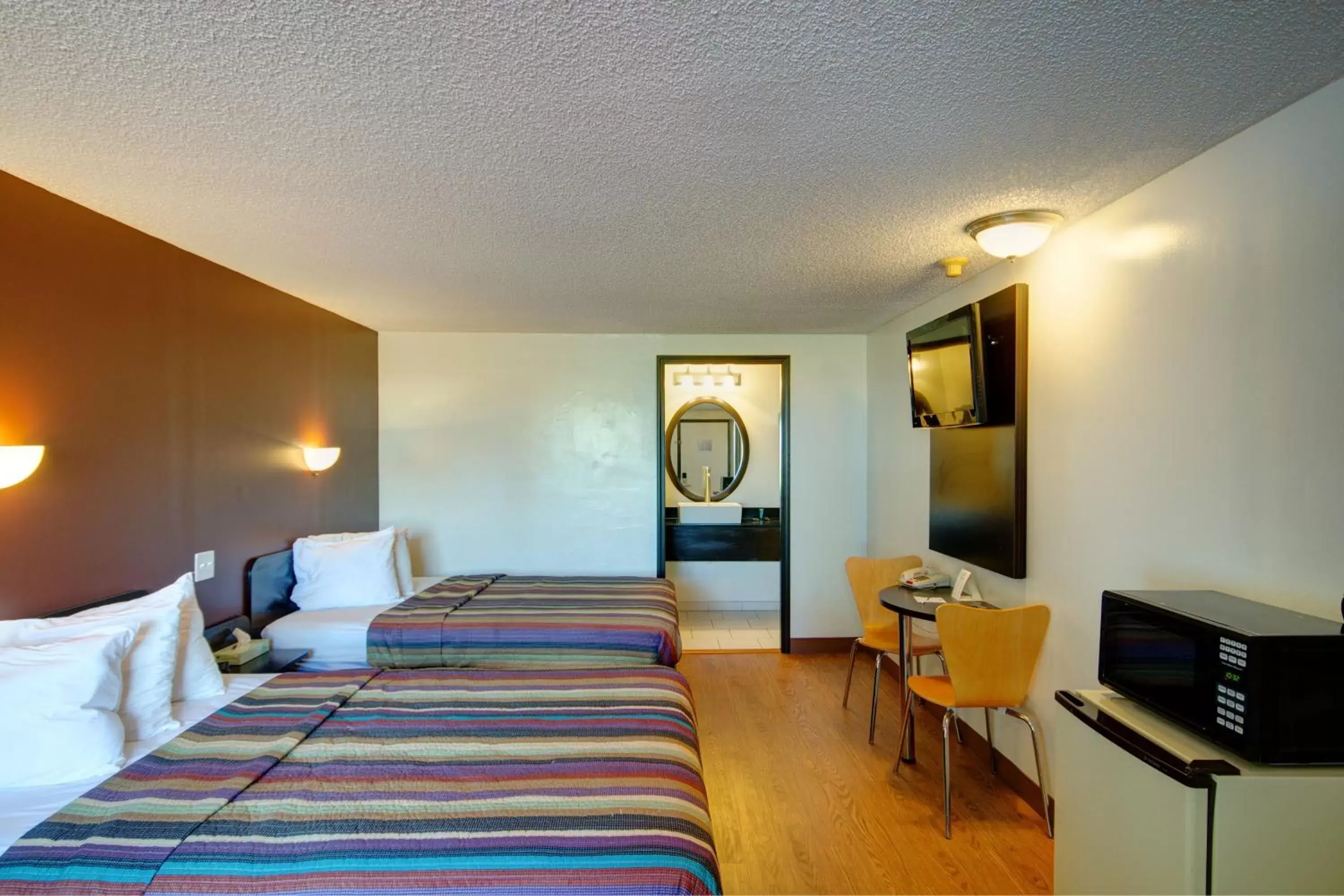 Other, Bed in Americas Best Value Inn Heath-Newark Other, Bed in Americas Best Value Inn Heath-Newark