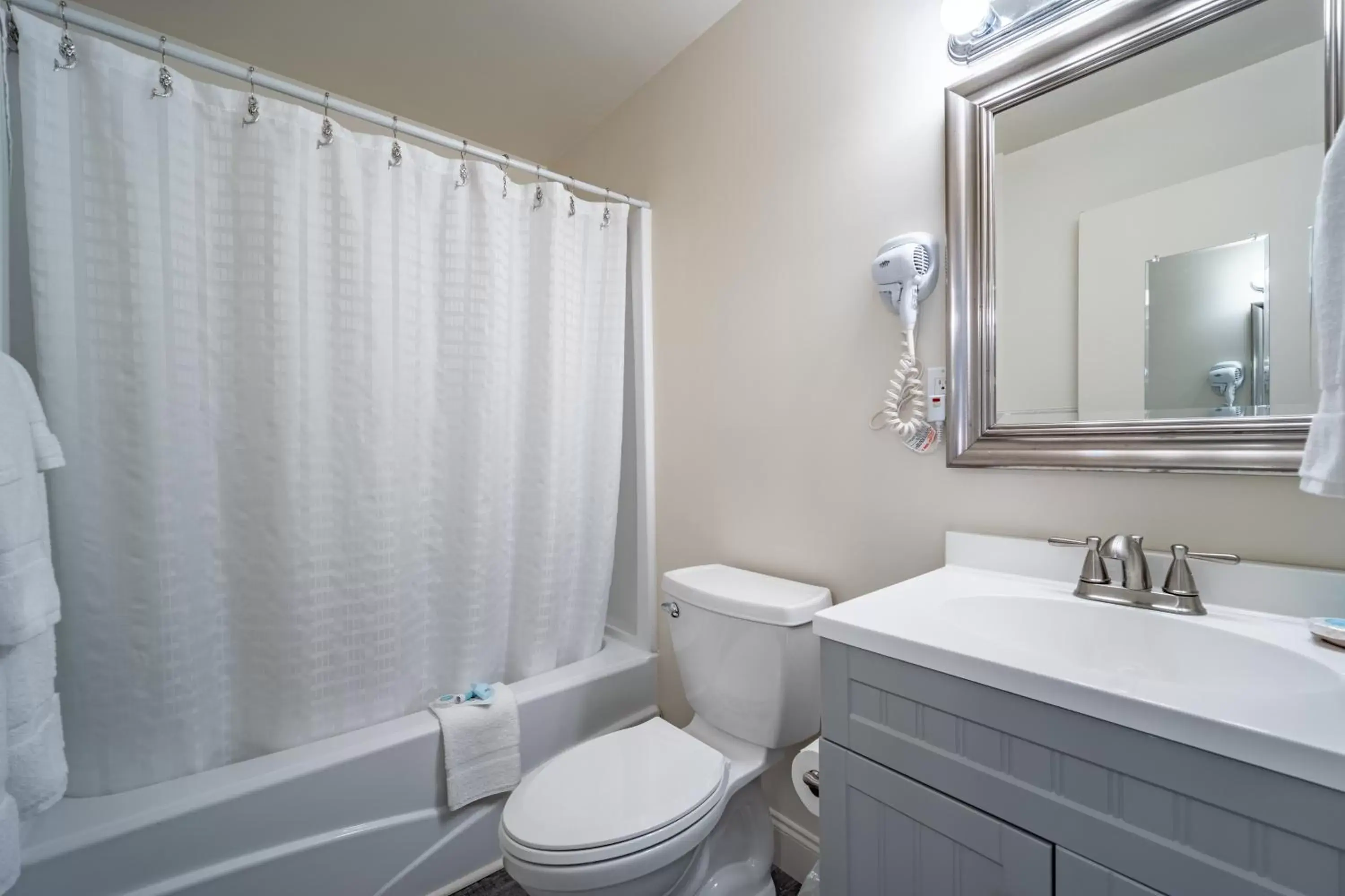 Bathroom in Ocean Glass Inn