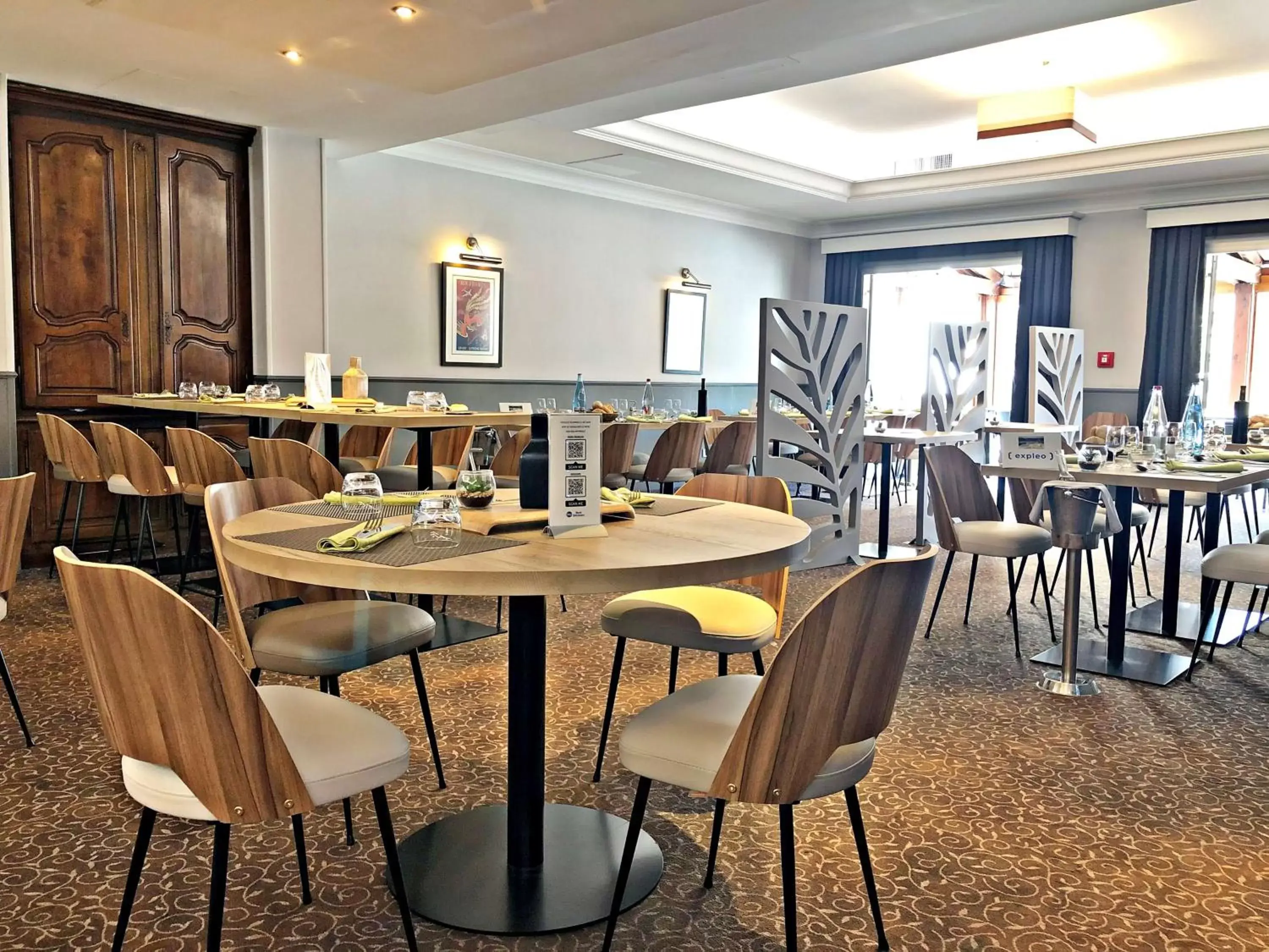 Restaurant/Places to Eat in Best Western Marseille Aeroport