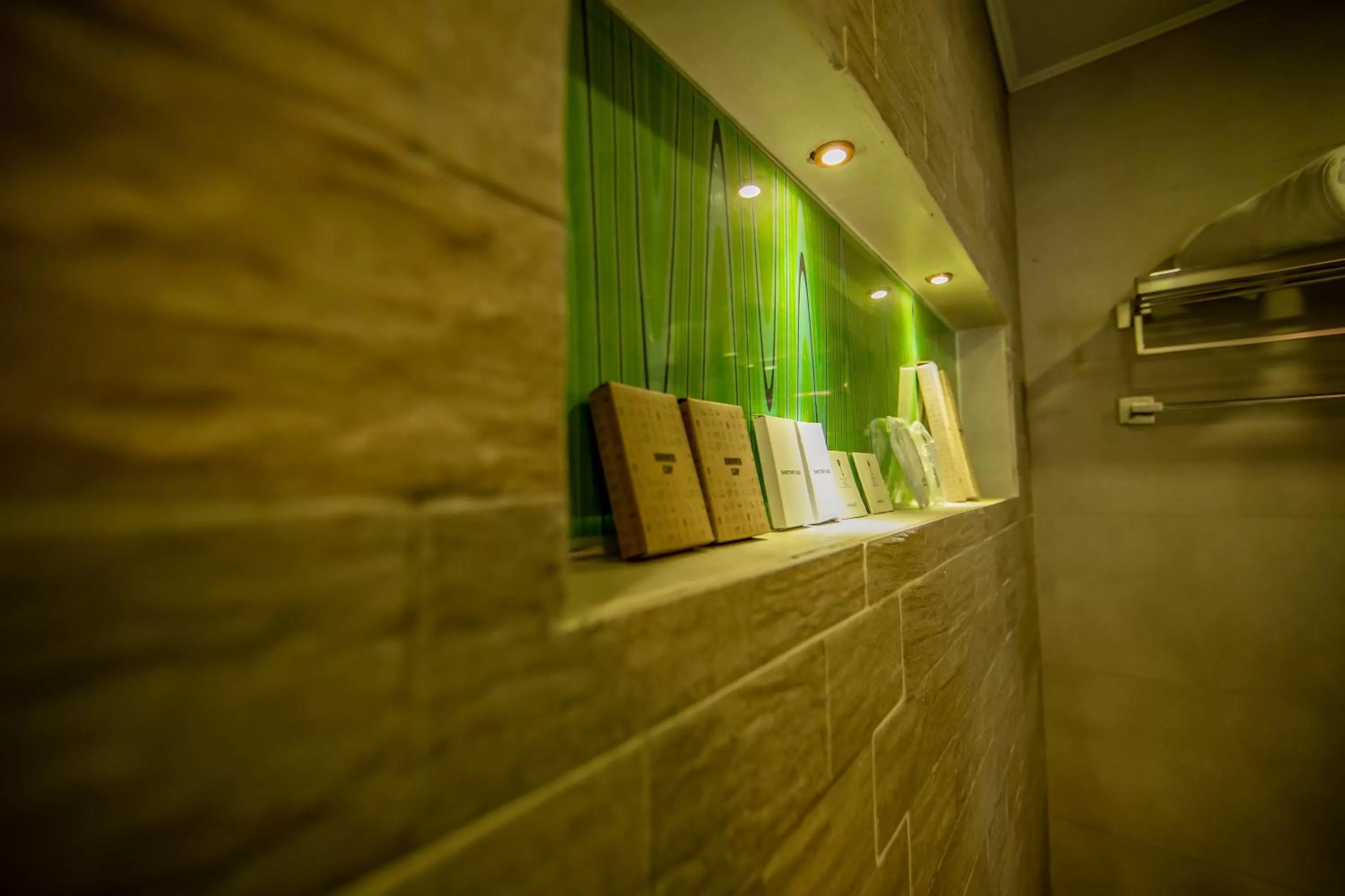 Deluxe Double Room with Mountain View - single occupancy in Skyloft Kandy by Aaradhya