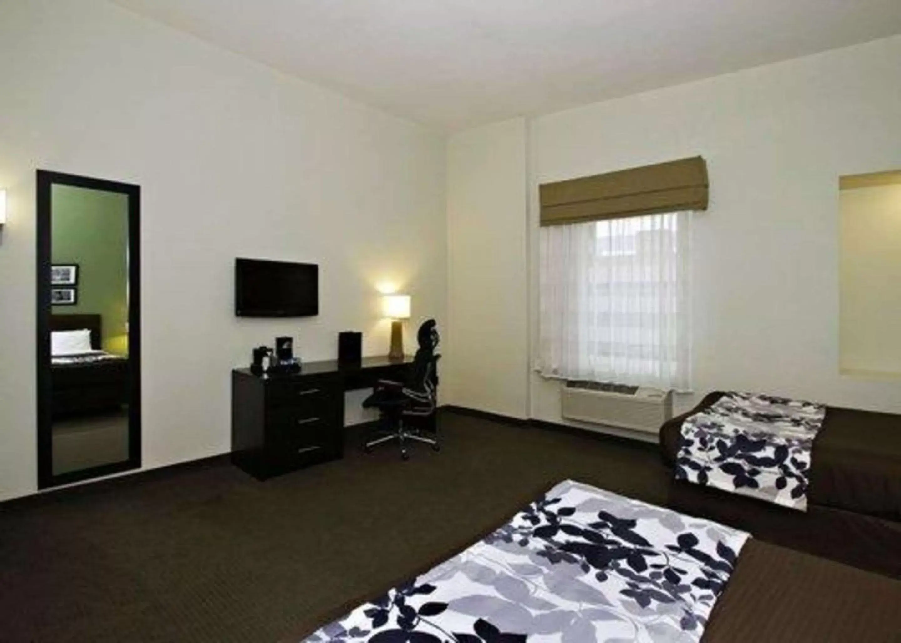 Photo of the whole room, TV/Entertainment Center in Sleep Inn & Suites Downtown Inner Harbor