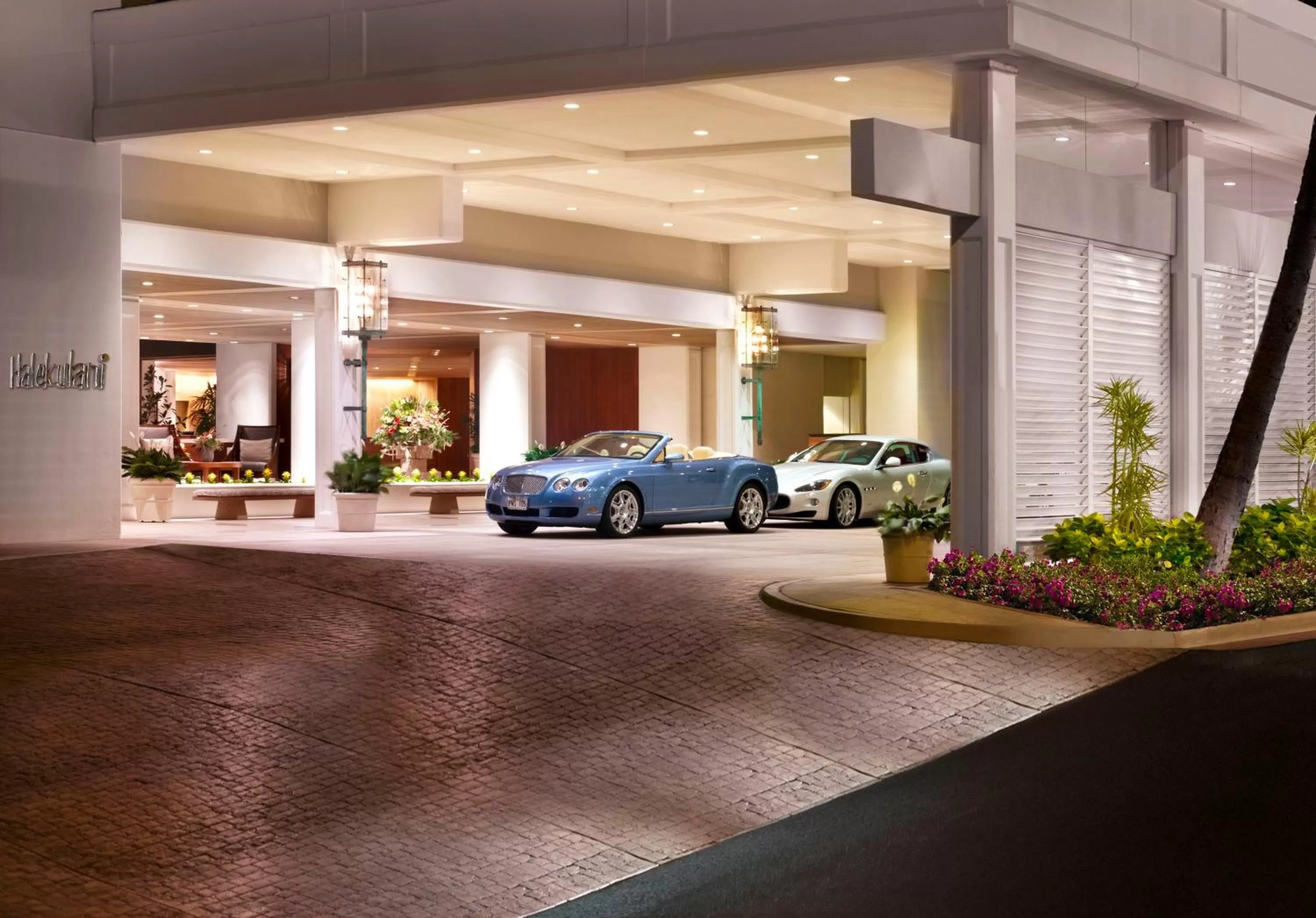 Facade/entrance in Halekulani - NO RESORT FEE