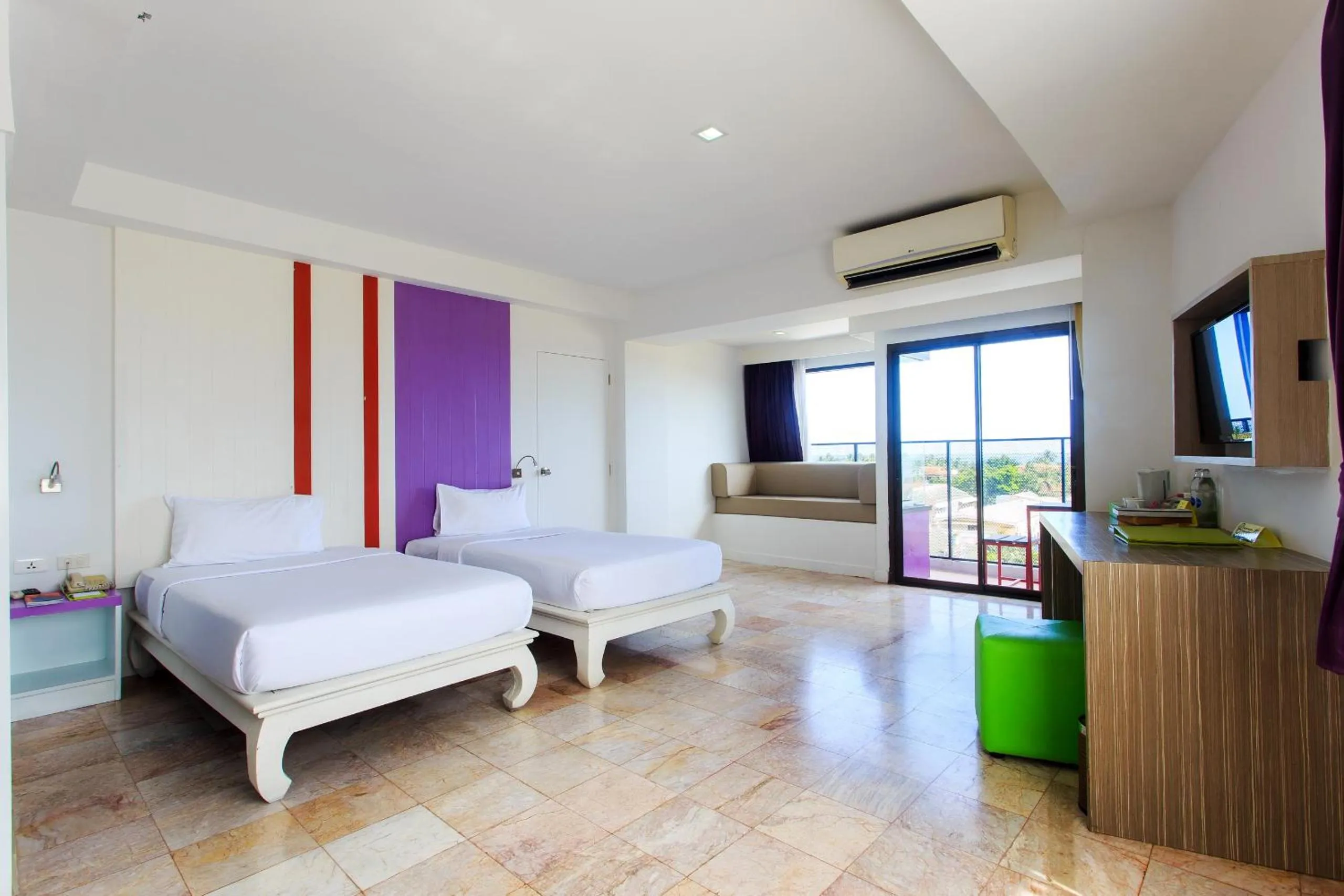 Photo of the whole room, Bed in Samui Verticolor