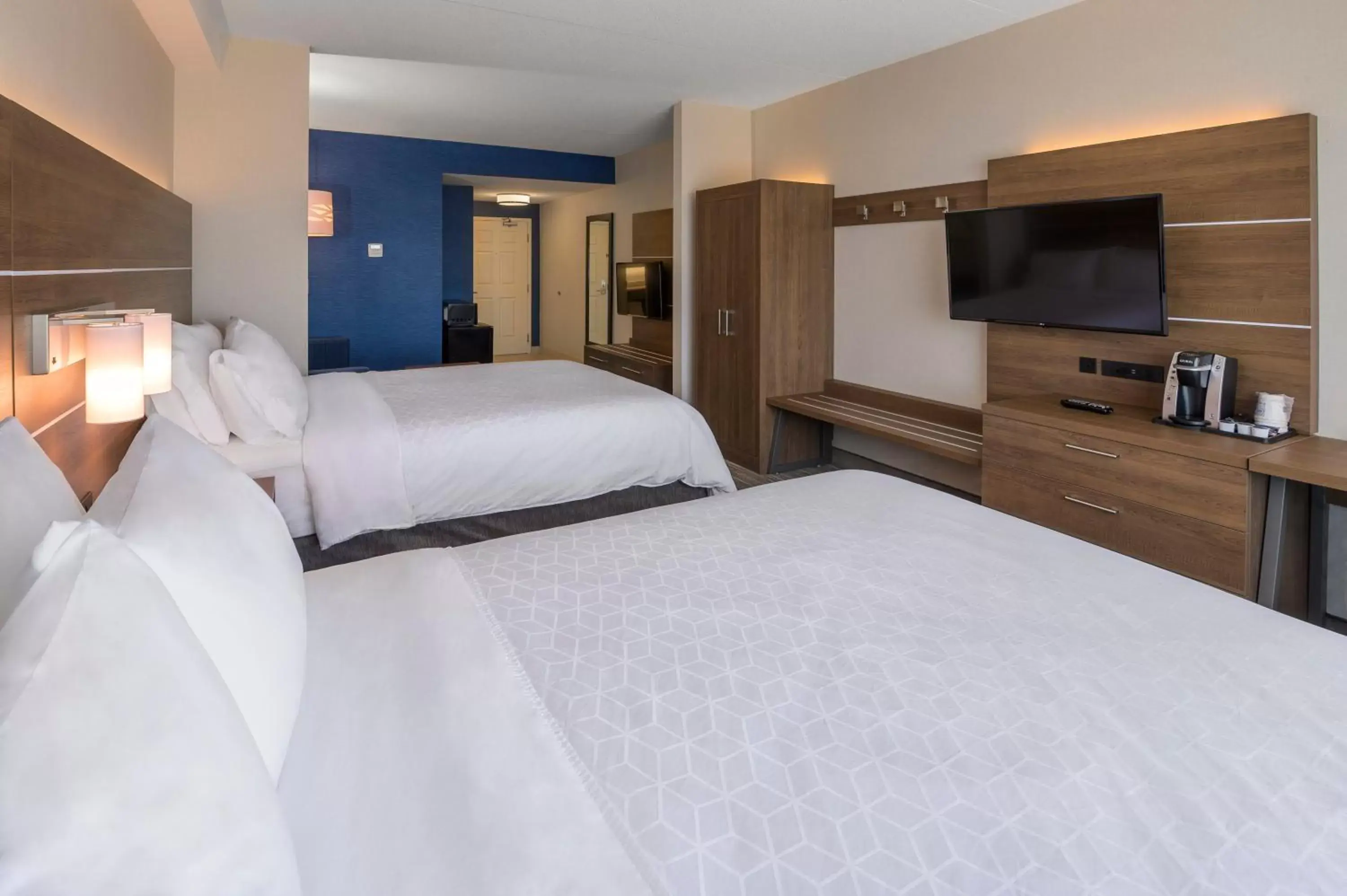 Photo of the whole room, Bed in Holiday Inn Express Hotel & Suites North Bay, an IHG Hotel