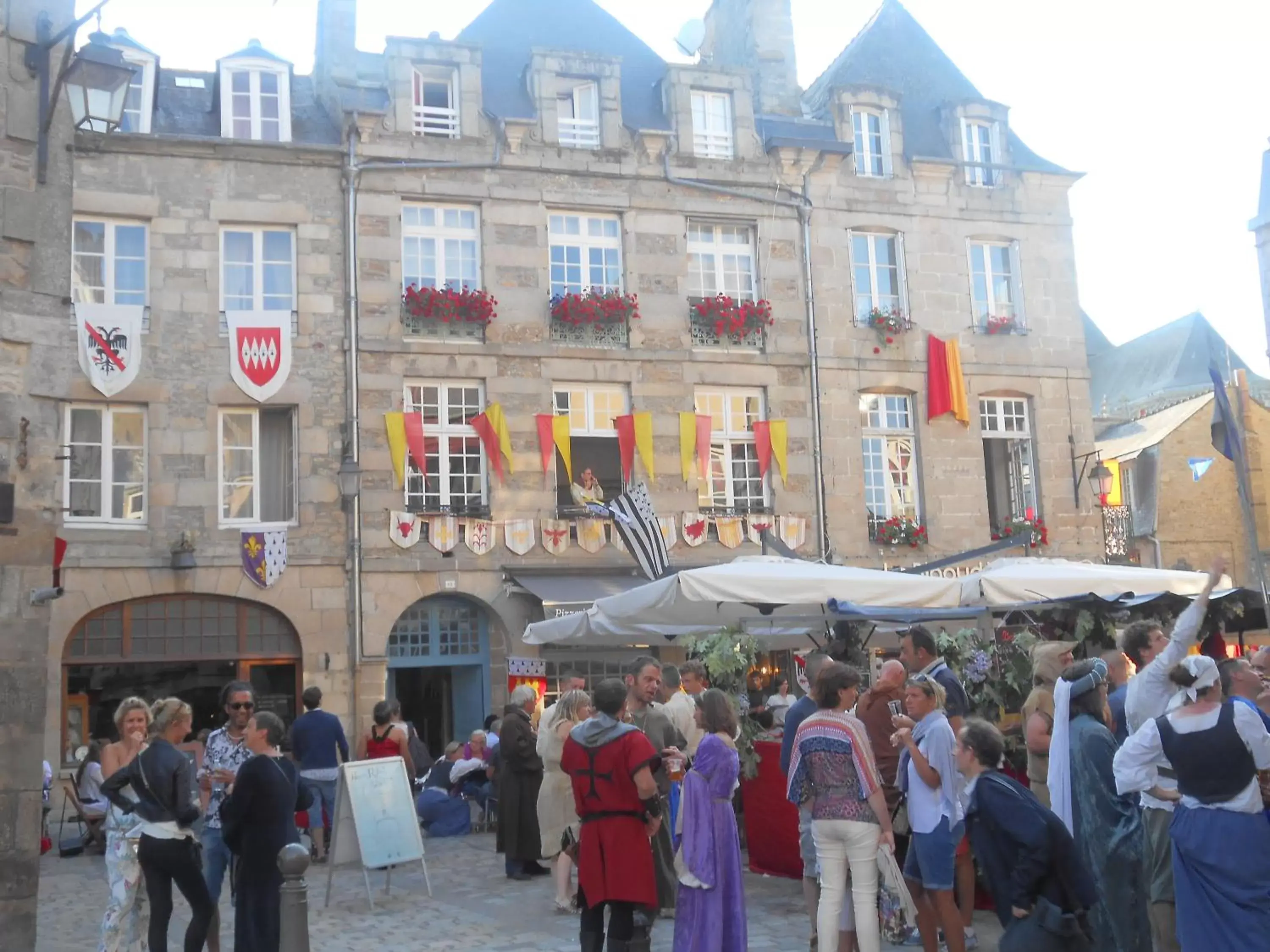 Entertainment in La Tocade Del Arte - Dinan