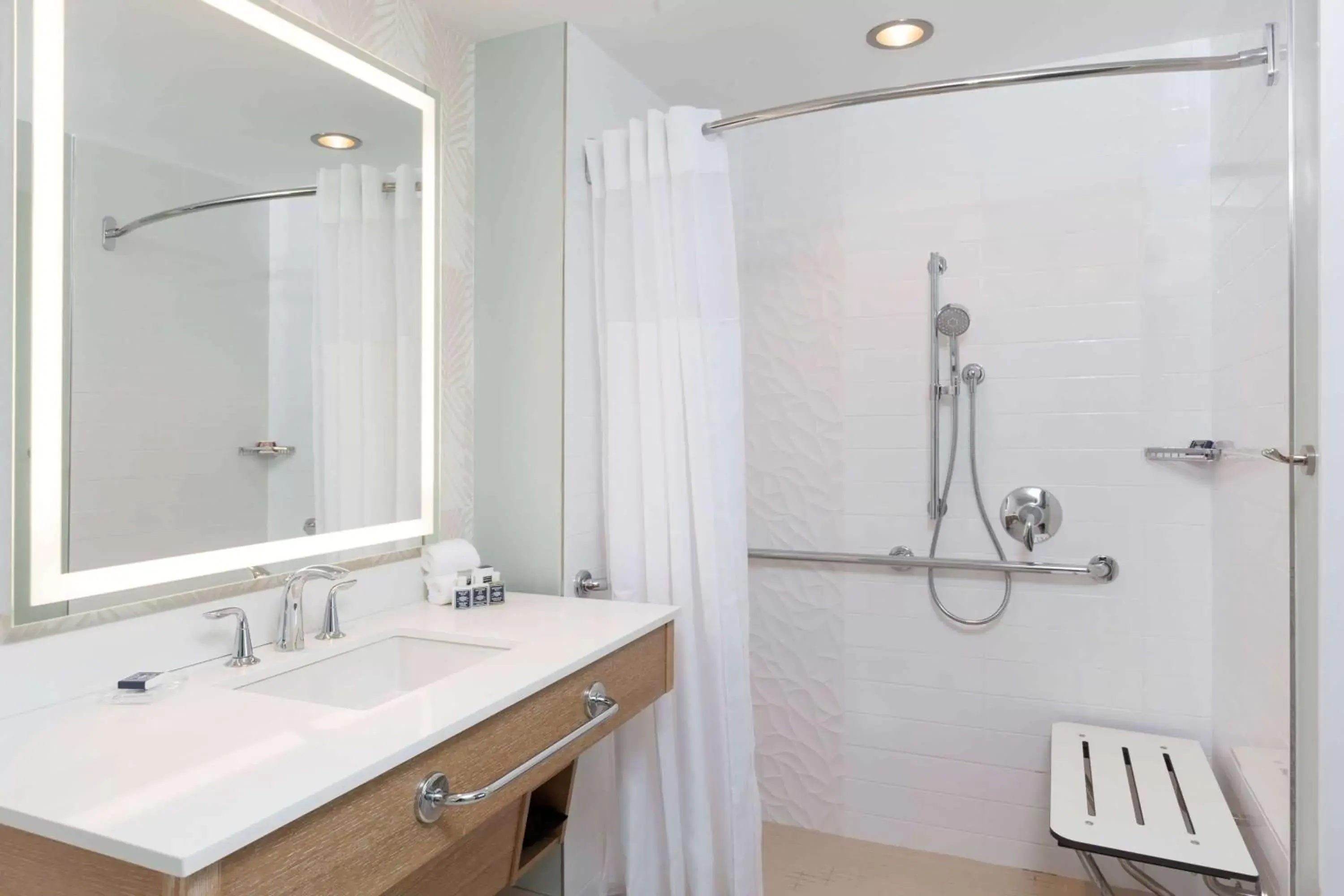 Shower, Bathroom in Wyndham Grand Clearwater Beach