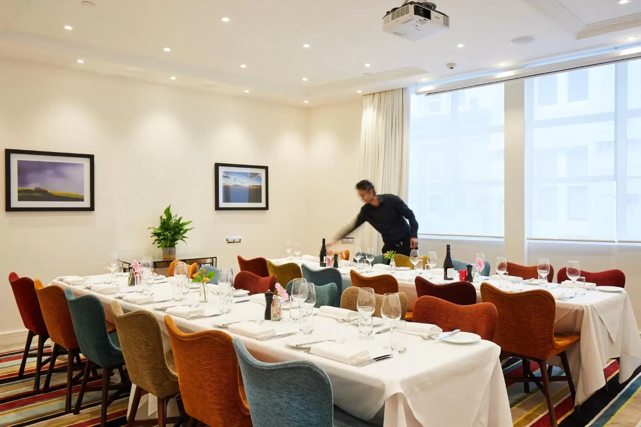 Meeting/conference room, Restaurant/Places to Eat in Hotel DeBrett