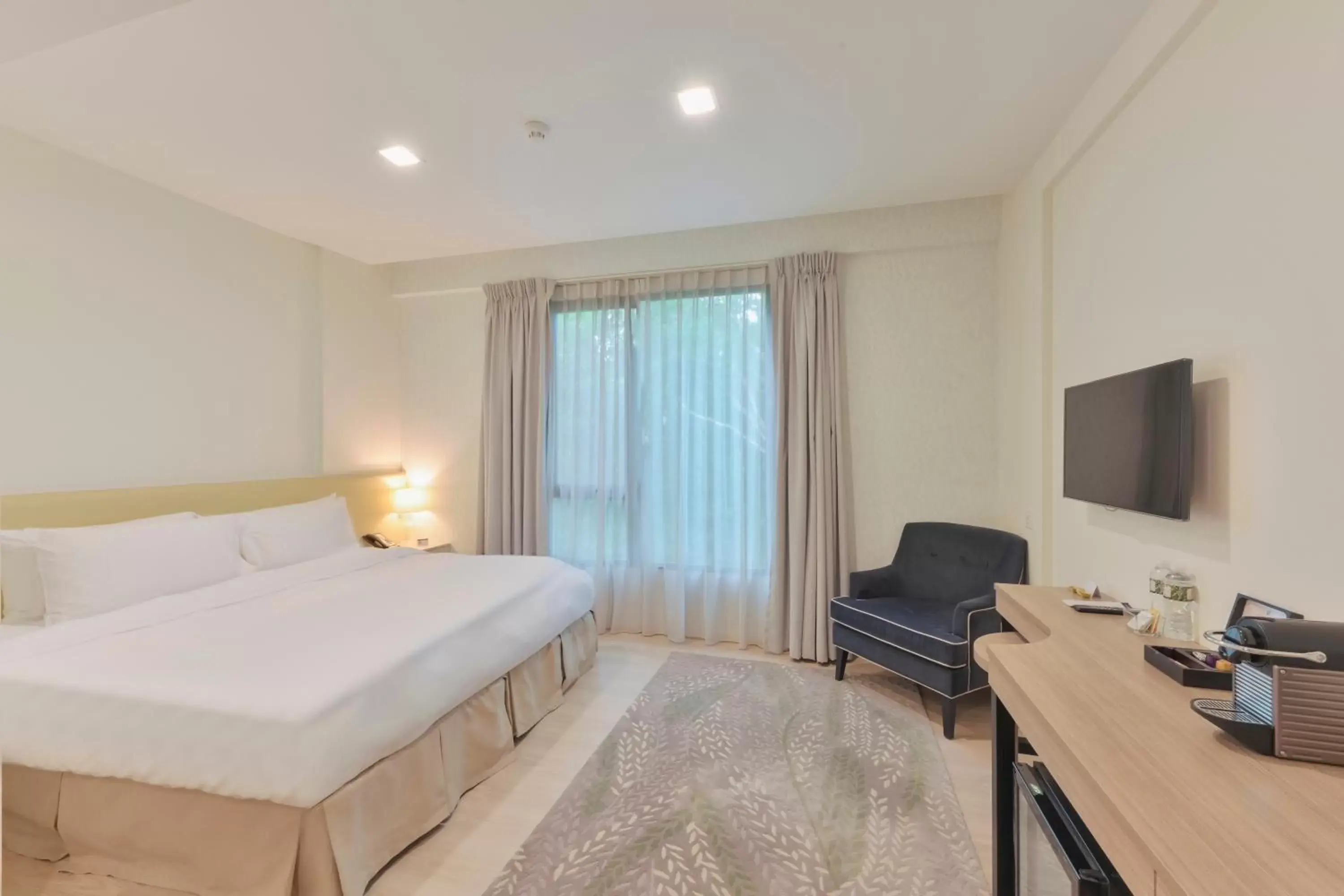 Bedroom, TV/Entertainment Center in Changi Cove