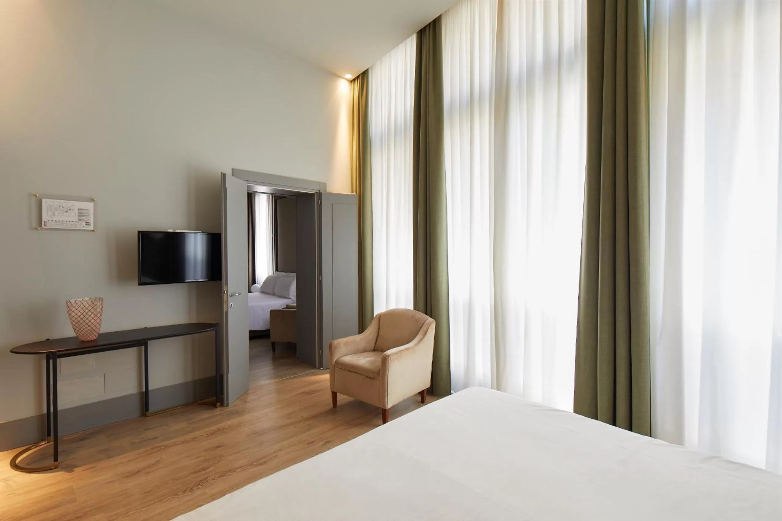 Photo of the whole room, Bed in Hotel Dei Dragomanni