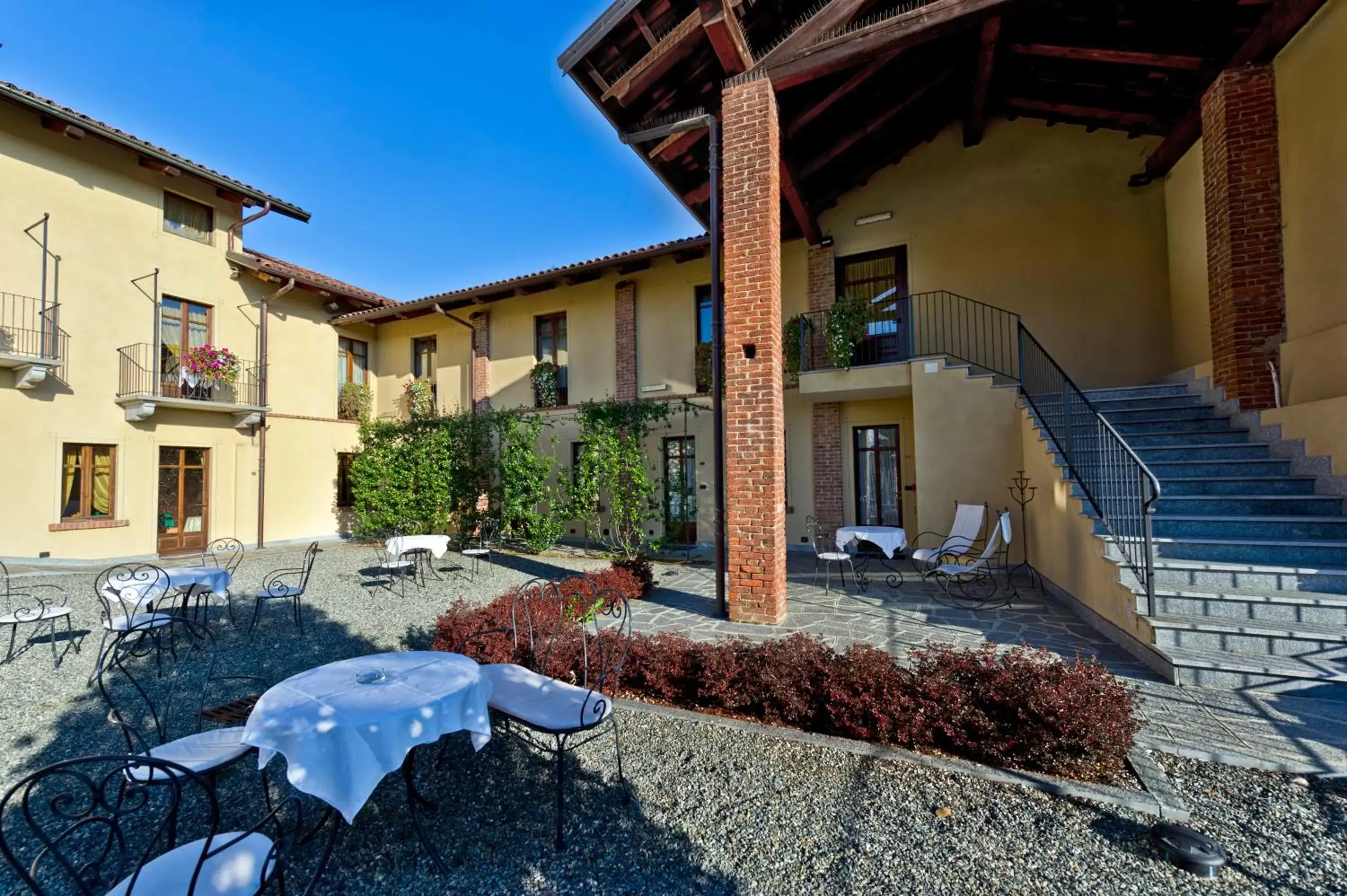 Patio, Property Building in Best Western Plus Hotel Le Rondini