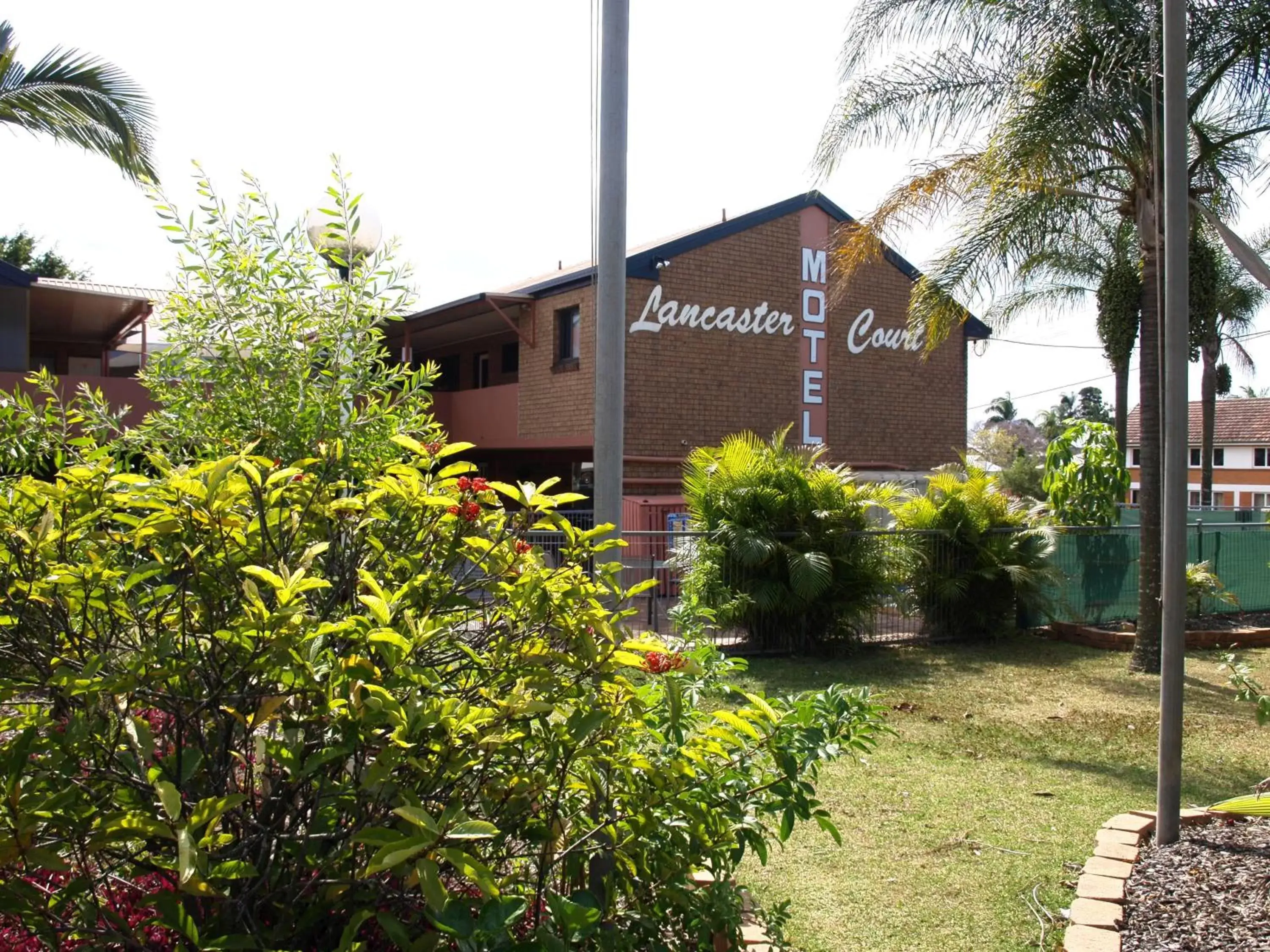 Facade/entrance, Property Building in Lancaster Court Motel