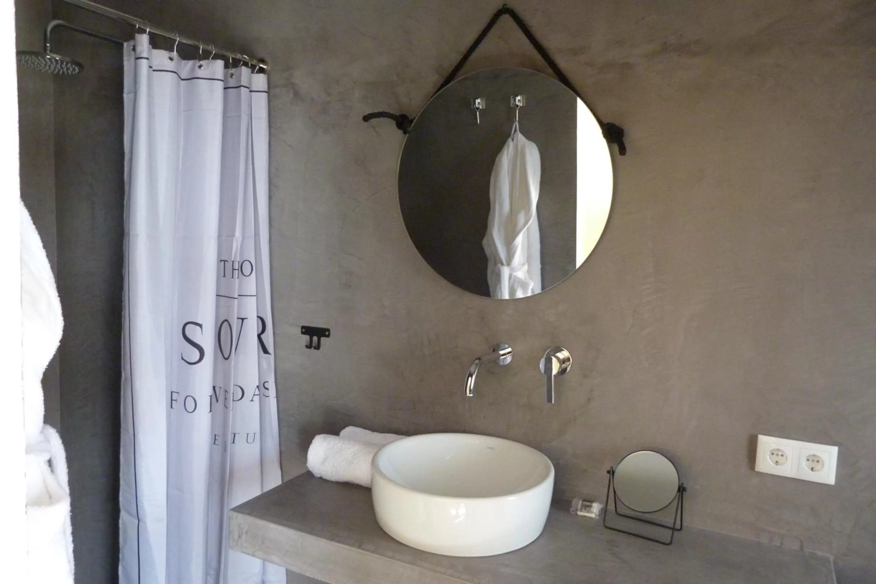 Bathroom in Trendy and Luxe B&B and Garden Suite