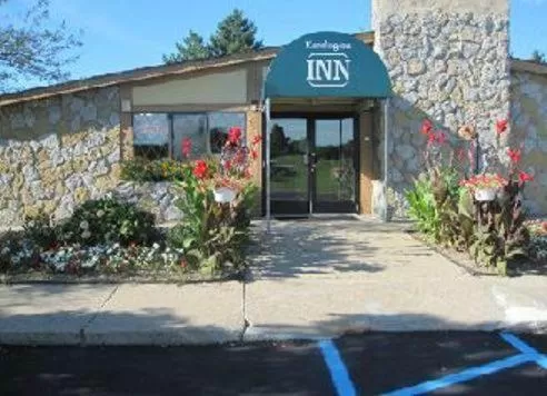 Facade/entrance in Kensington Inn - Howell