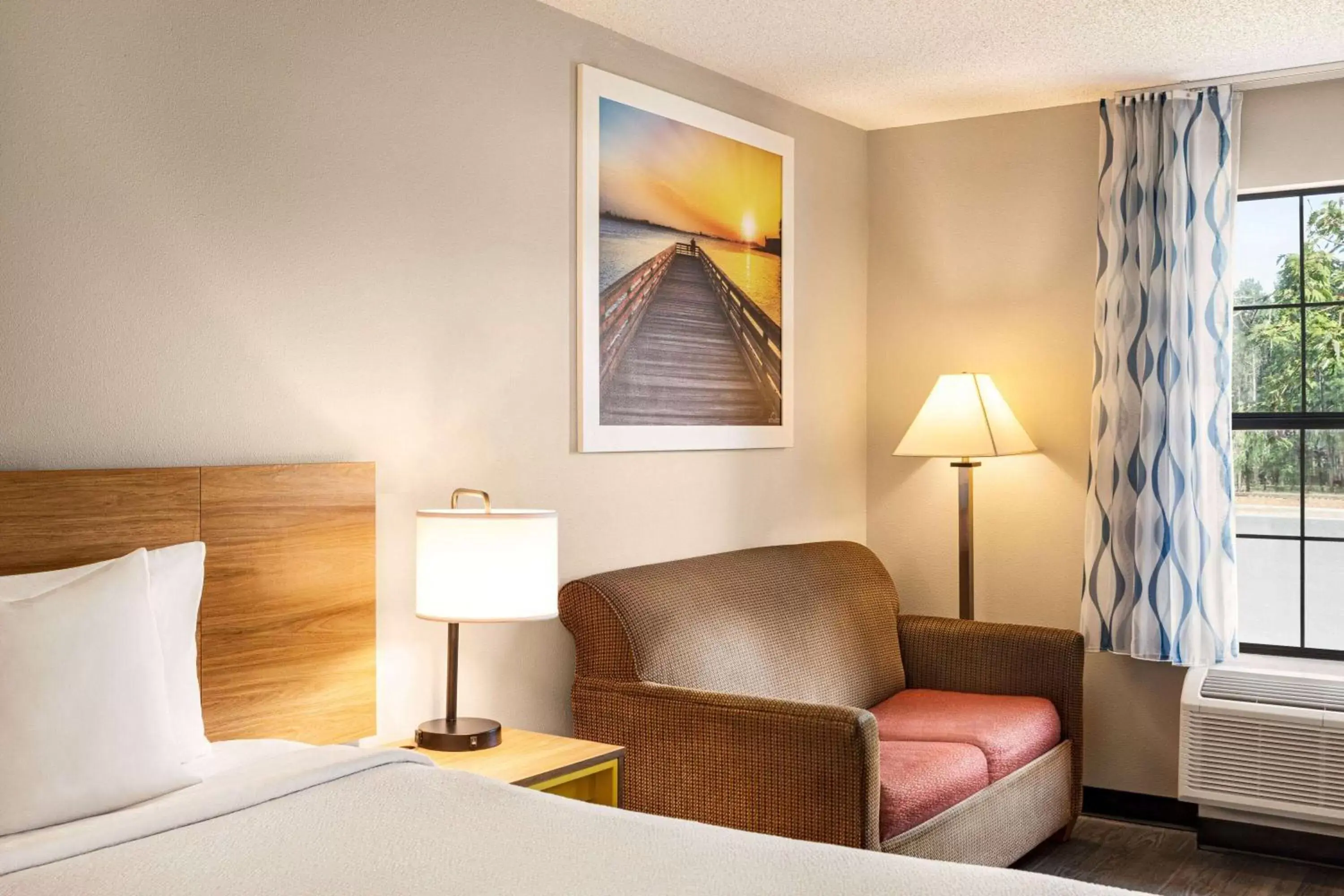 Photo of the whole room, Bed in Days Inn by Wyndham Shallotte Photo of the whole room, Bed in Days Inn by Wyndham Shallotte